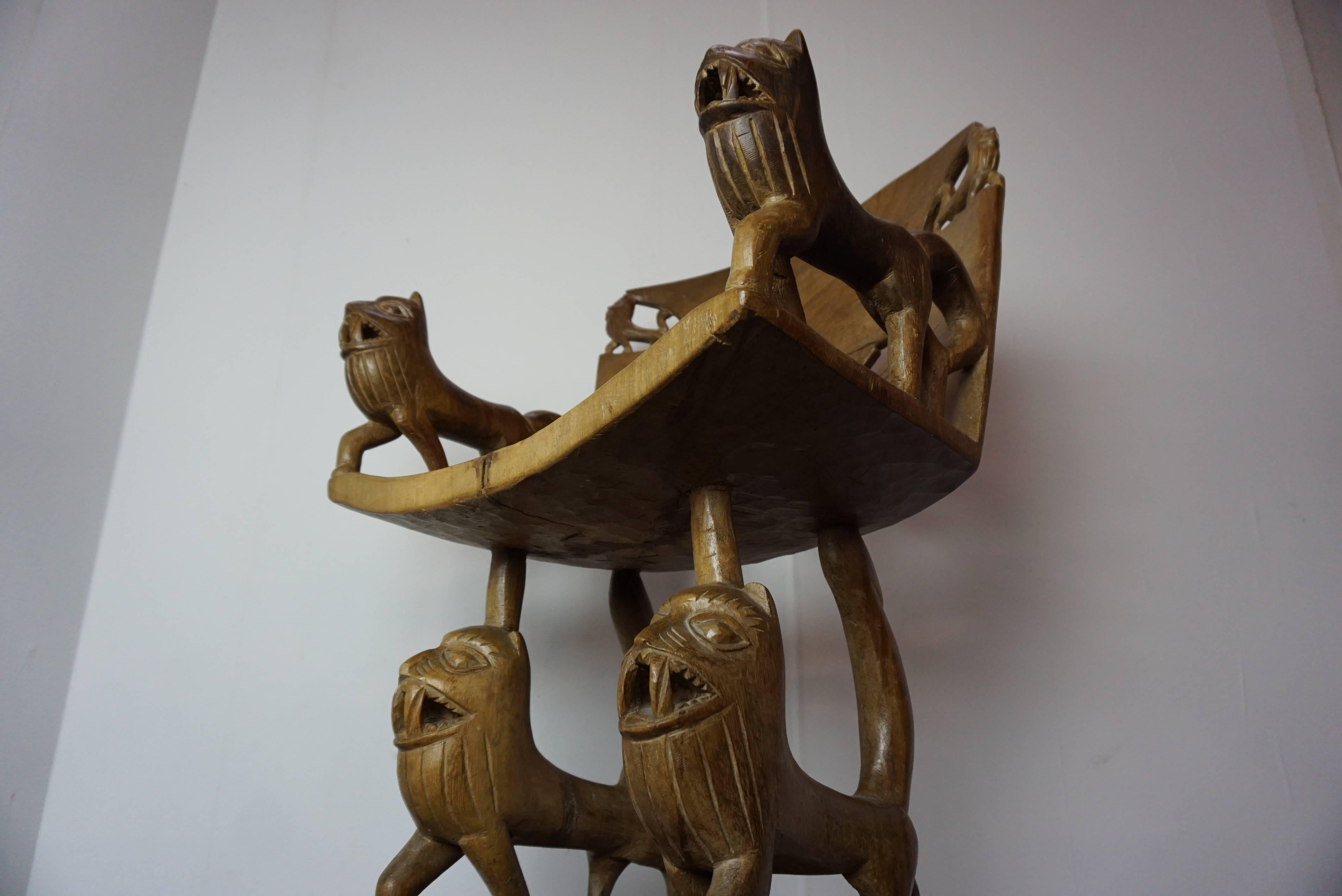 Magnificent and rare armchair, like a throne, coming from Benin, makes it the ancient republic of Dahomet. Made in a single piece of wood (mahogany), this beautiful armchair with carved armrests of lions is very comfortable thanks to its back and