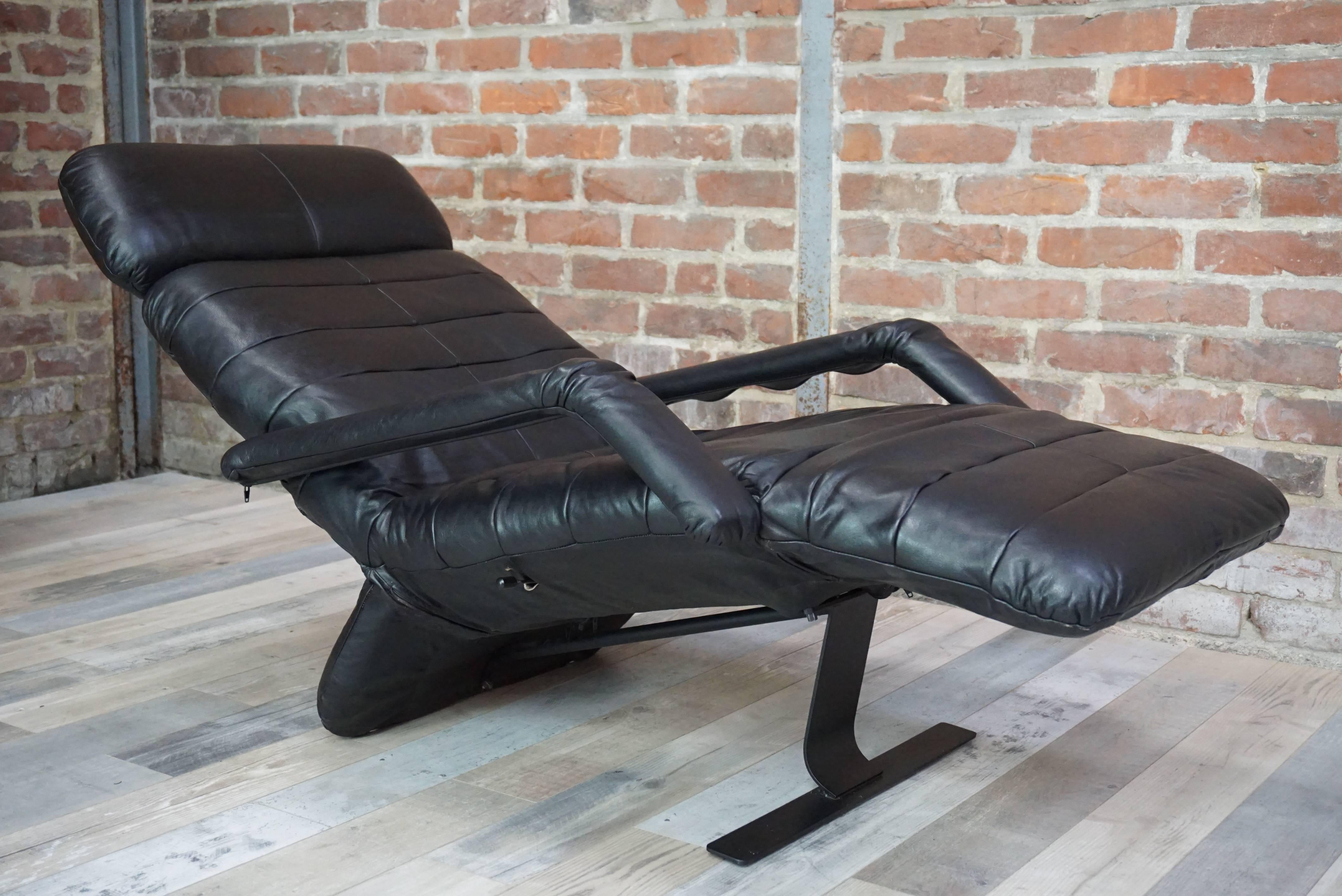 Leather Relax Armchair 'Chaise Longue' In Excellent Condition In Tourcoing, FR