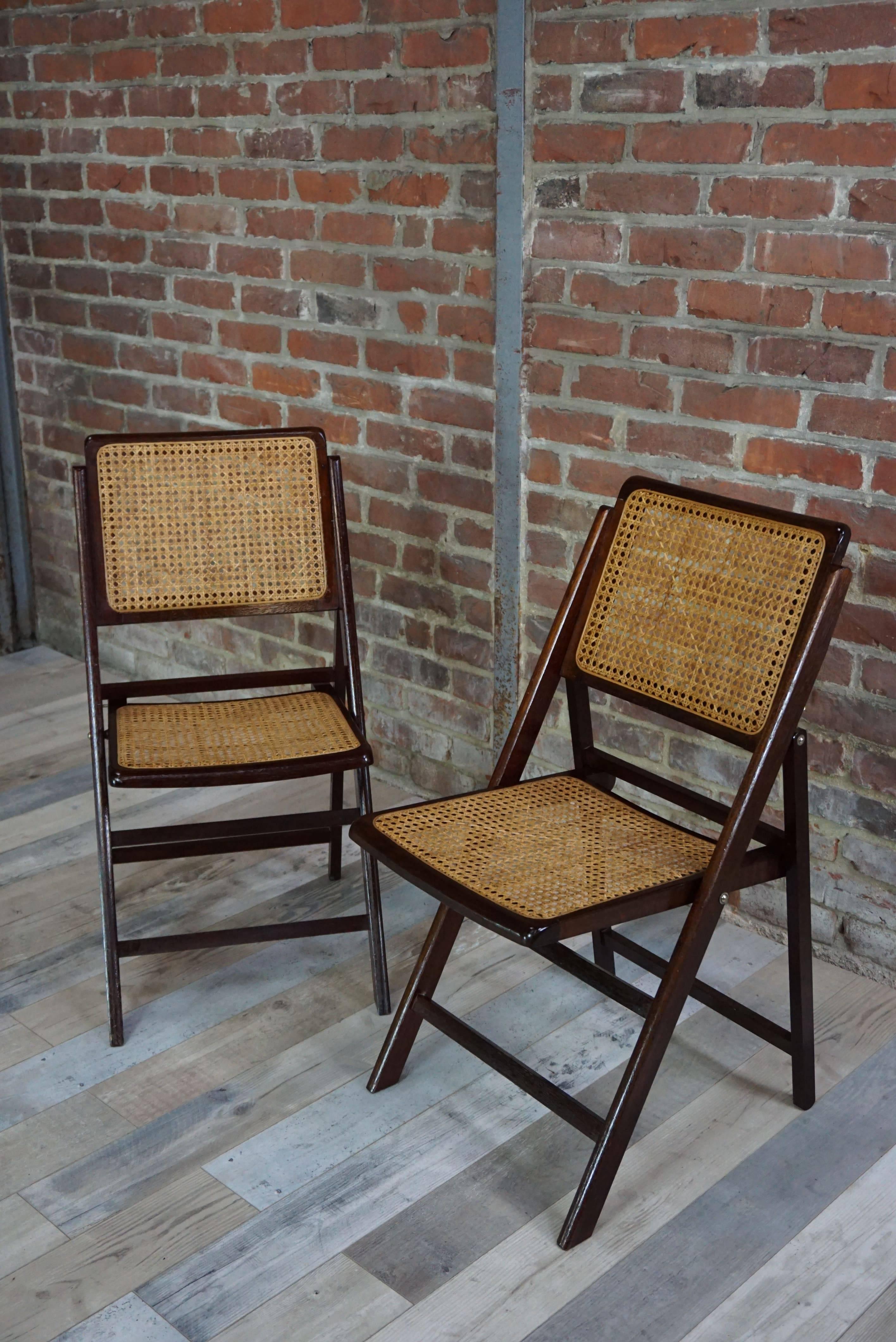 Practical, design and trendy, these folding chairs from the 1960s are composed of a wooden structure and a seat and back cane wicker. The seat dimensions are H44cm/36/44cm deep. Folded they take a thickness of 8cm, each; ideal for small 