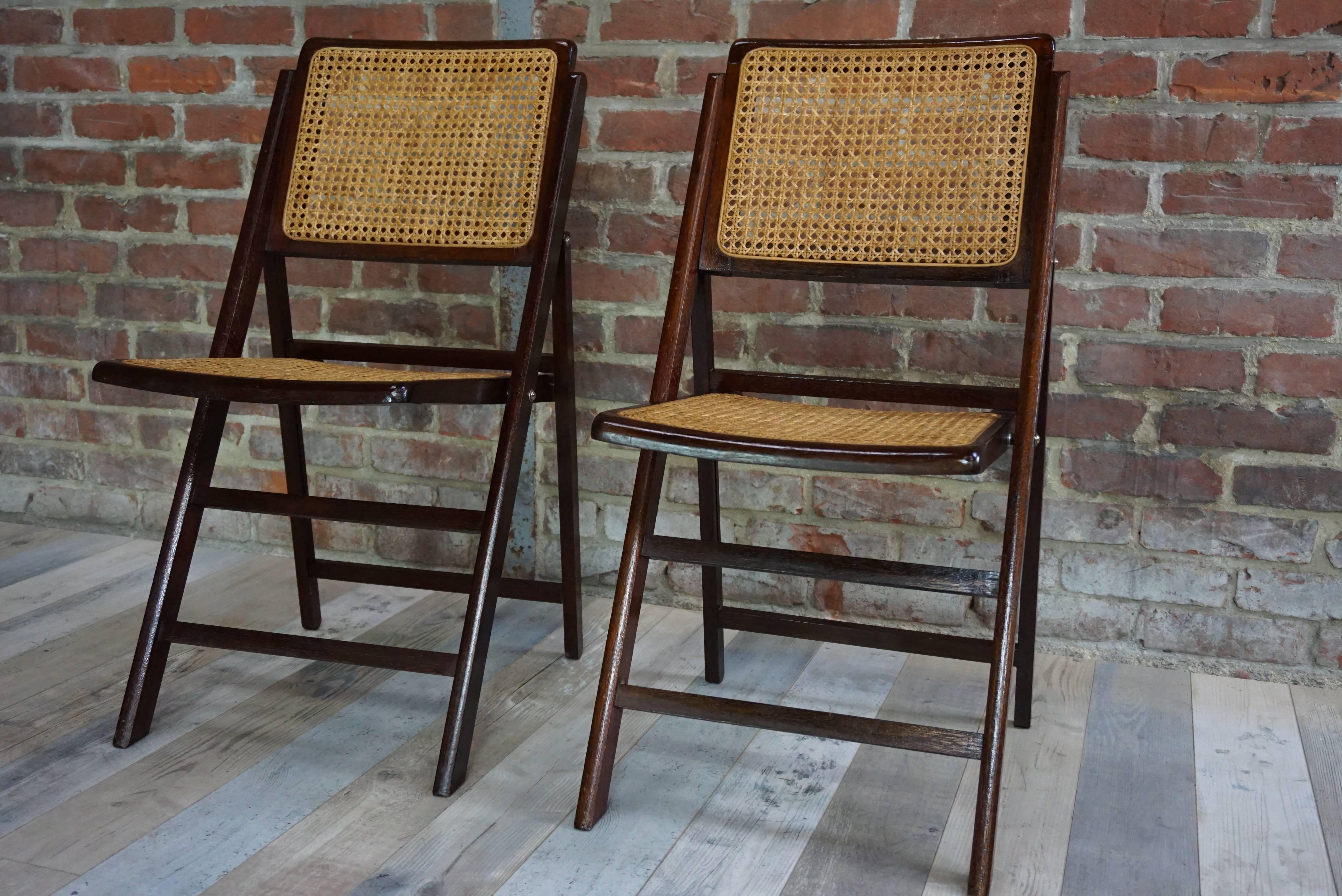 European Pair of Folding Wood and Wickers Chairs Design of the 1960s