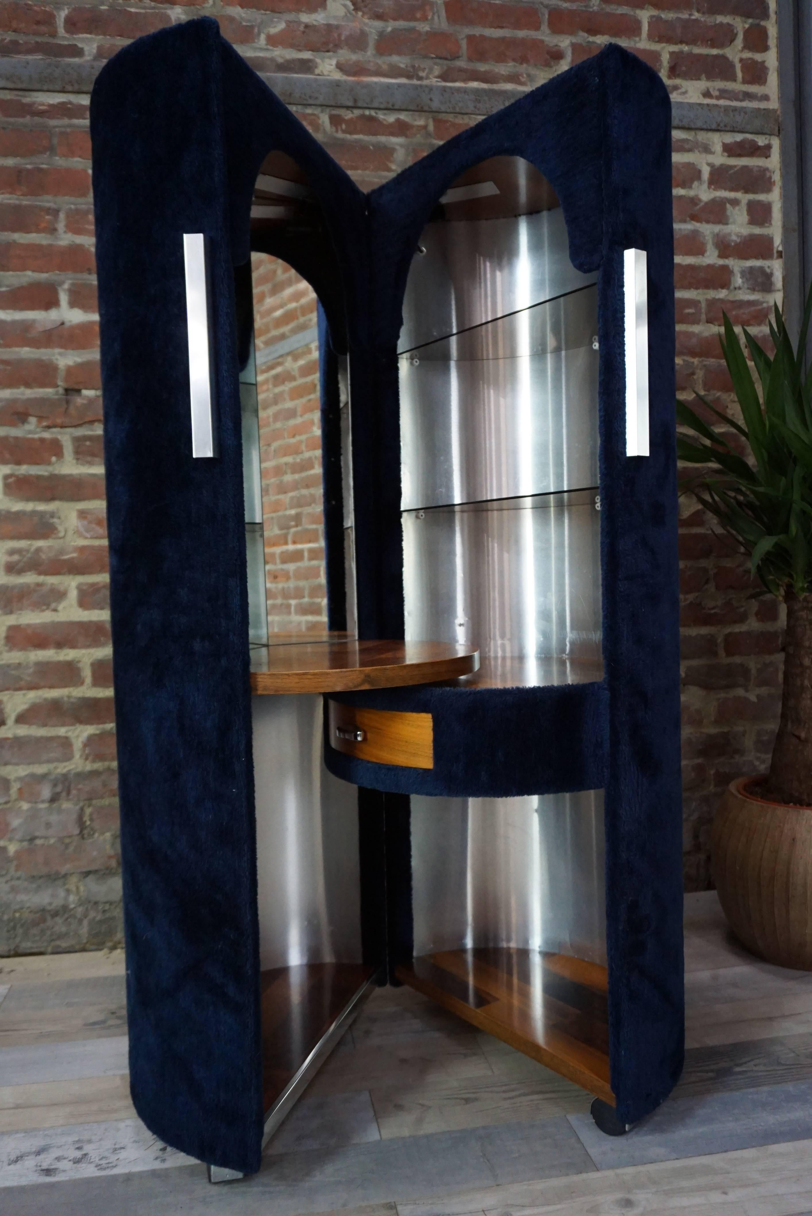 Unmistakable cylindrical vanity dressed in blue fur night, design Space Age 1970 of the famous home high-end Poltrona Frau.