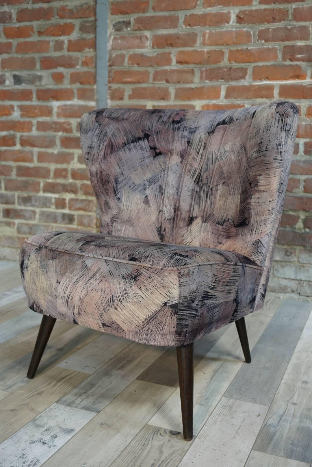 Original, comfortable and adorable 1950s cocktail armchair with graphic velvet multicolored and wooden compass feet. In very good condition.