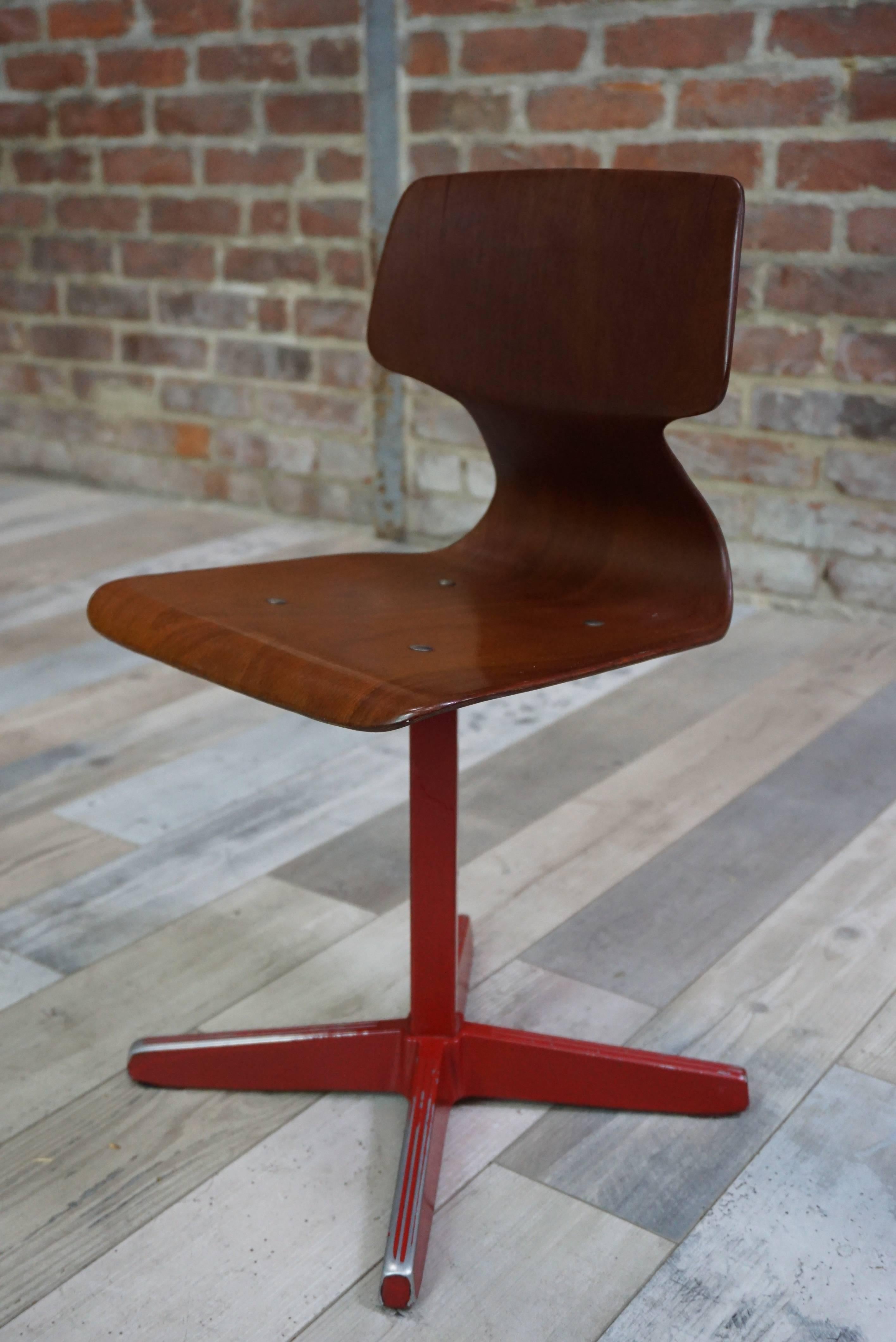 Galvanitas Kinder Pagwood 1960er Jahre Kleiner Stuhl aus Holz im Zustand „Gut“ im Angebot in Tourcoing, FR