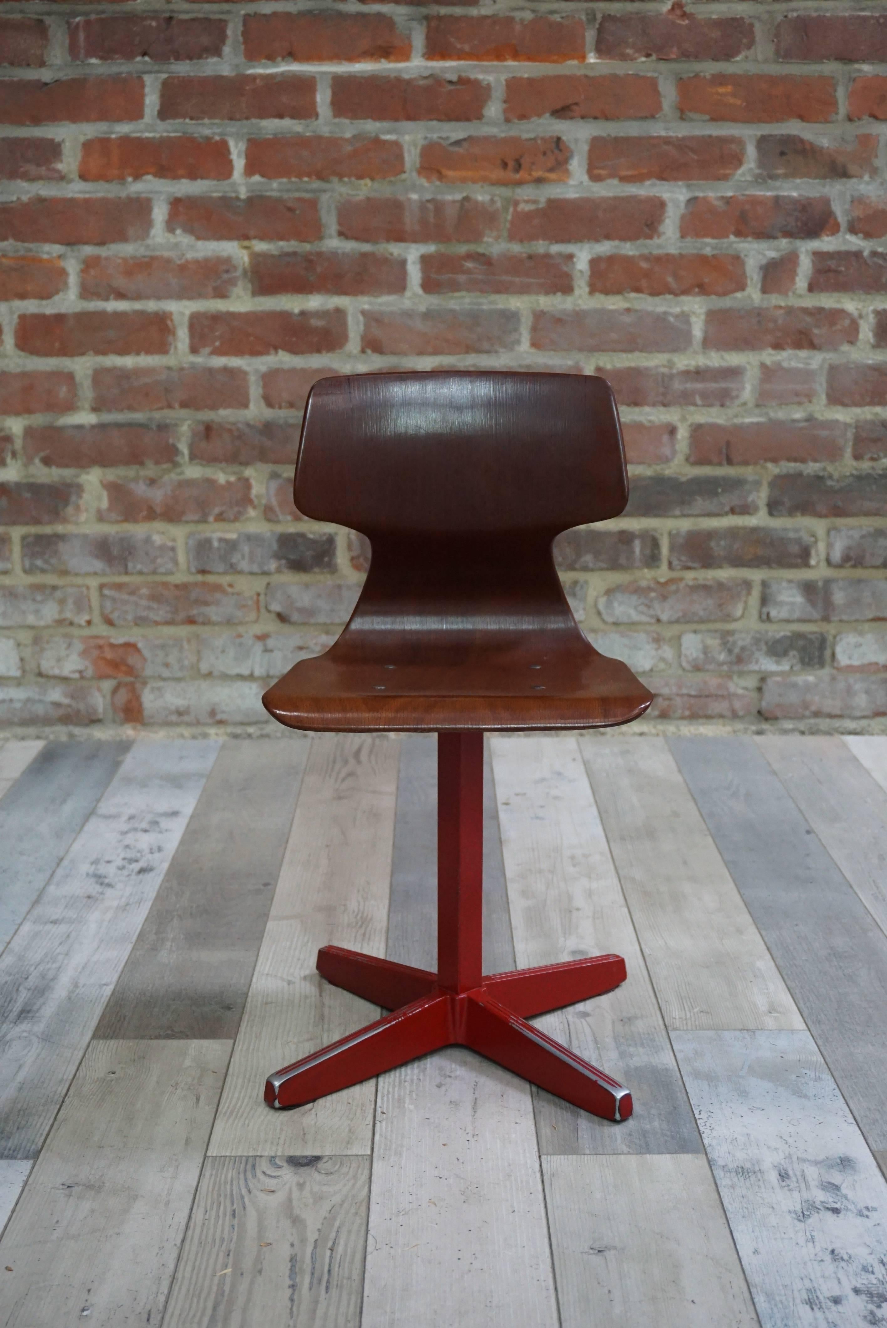 Galvanitas Kinder Pagwood 1960er Jahre Kleiner Stuhl aus Holz (Metall) im Angebot