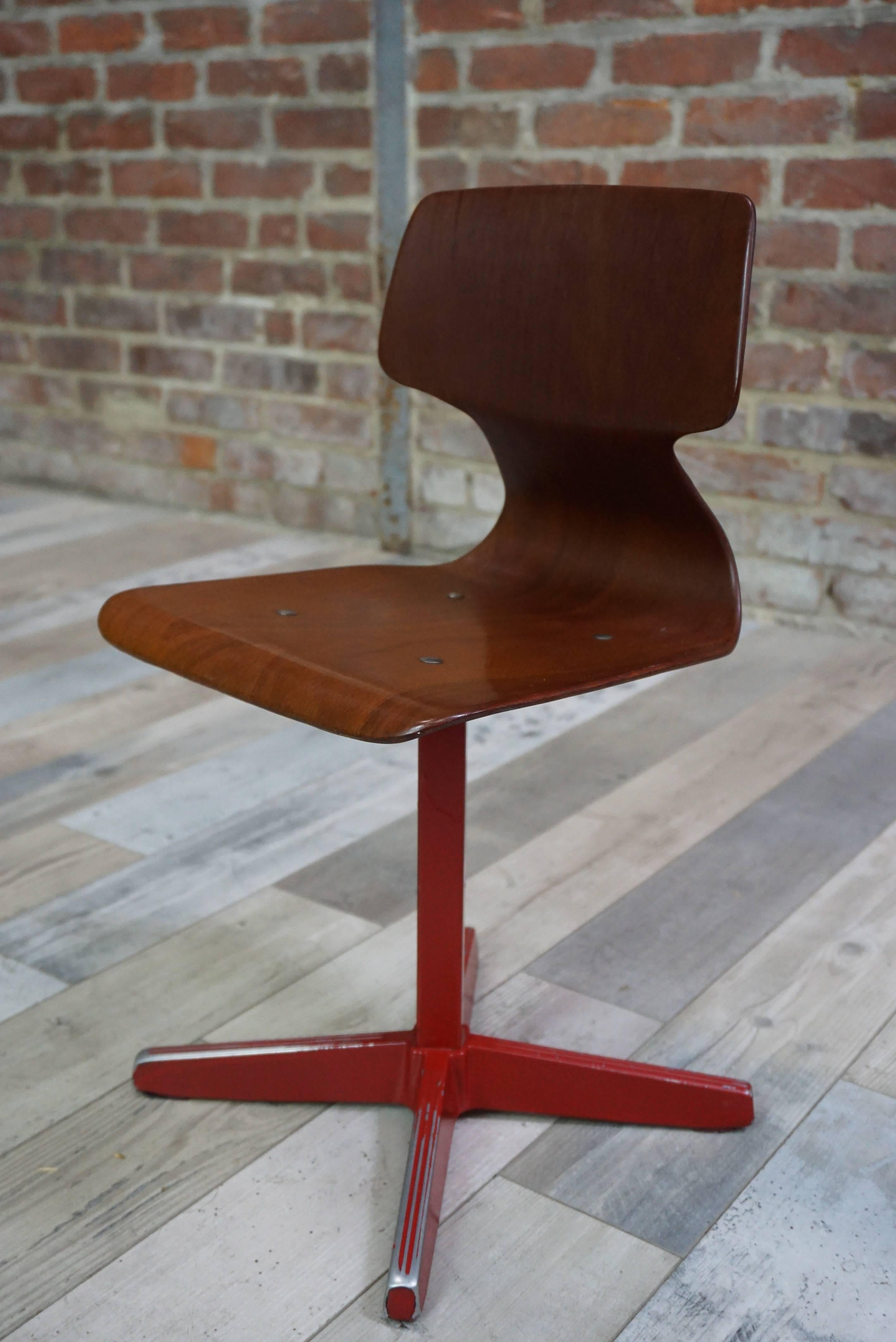 Galvanitas Kinder Pagwood 1960er Jahre Kleiner Stuhl aus Holz im Angebot 1
