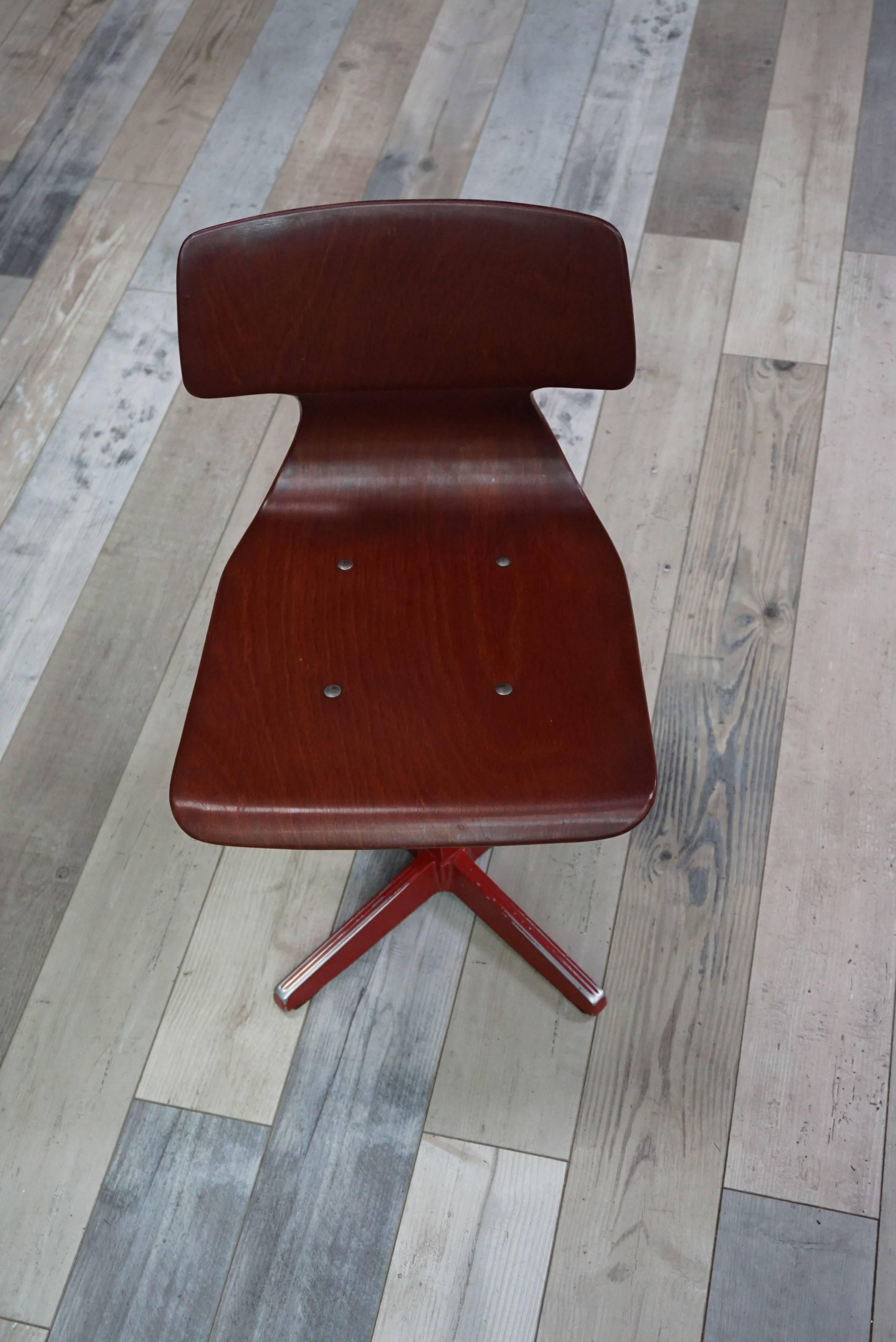 Galvanitas Children's 1960s Pagwood Chair In Good Condition For Sale In Tourcoing, FR