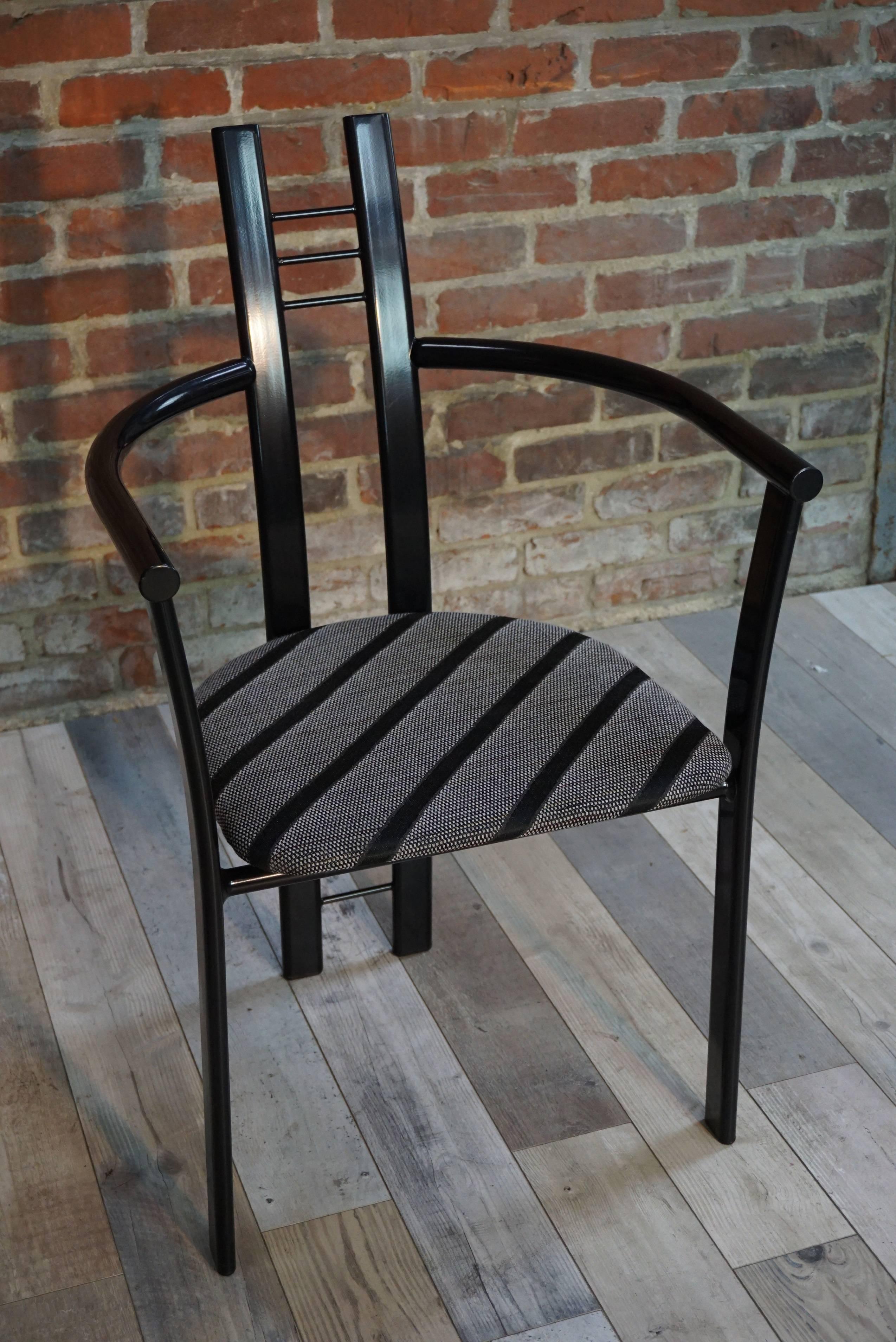 Set of Four Italian Design Chairs from the 1980s For Sale 2