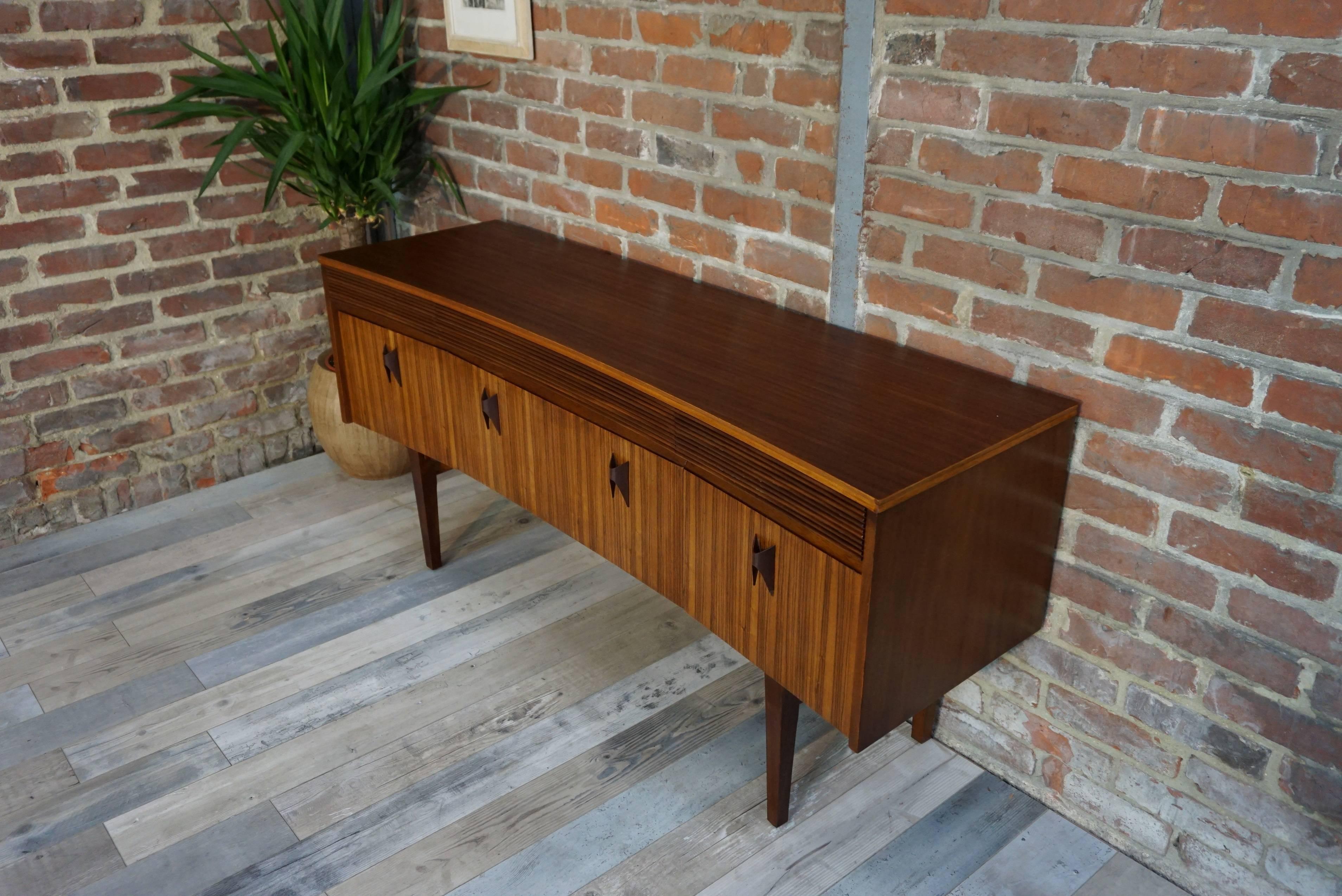 Curved Chest of Drawers Design 1960s in Rosewood and Zebrano Wood In Excellent Condition In Tourcoing, FR