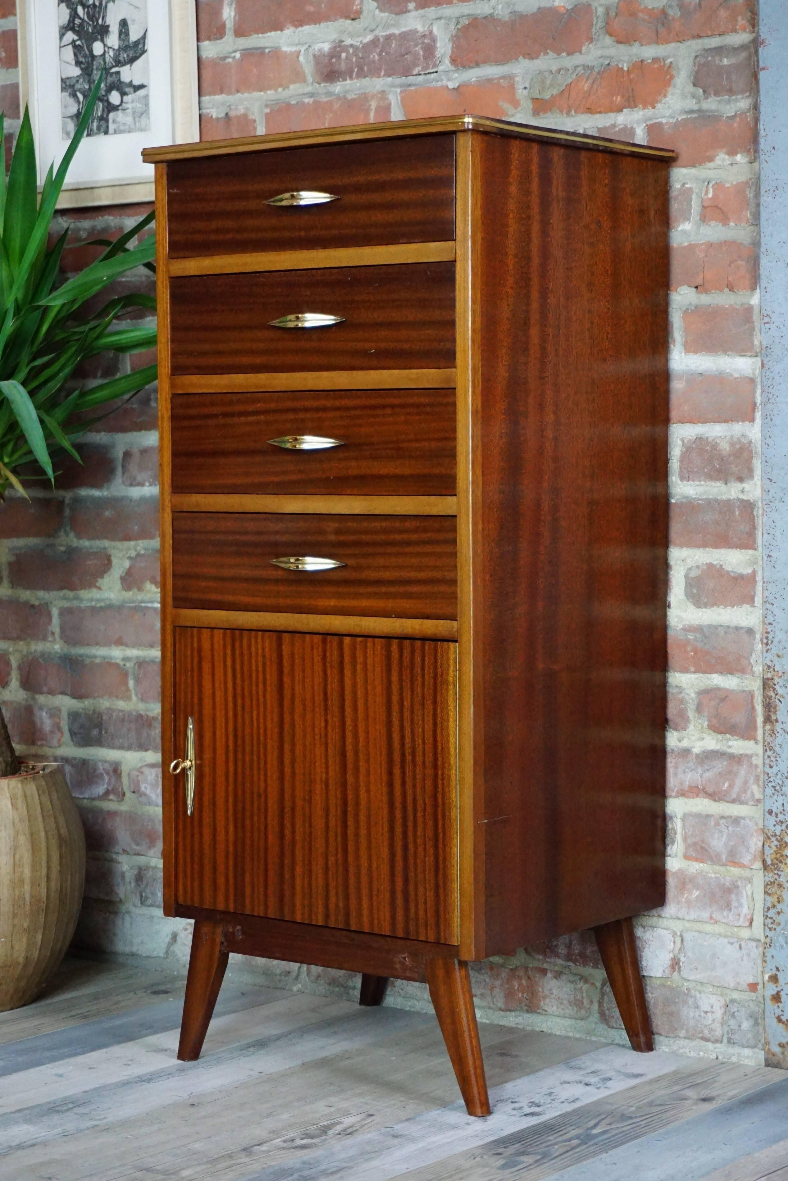 High Chest of Drawers Design from the 1950s In Excellent Condition In Tourcoing, FR