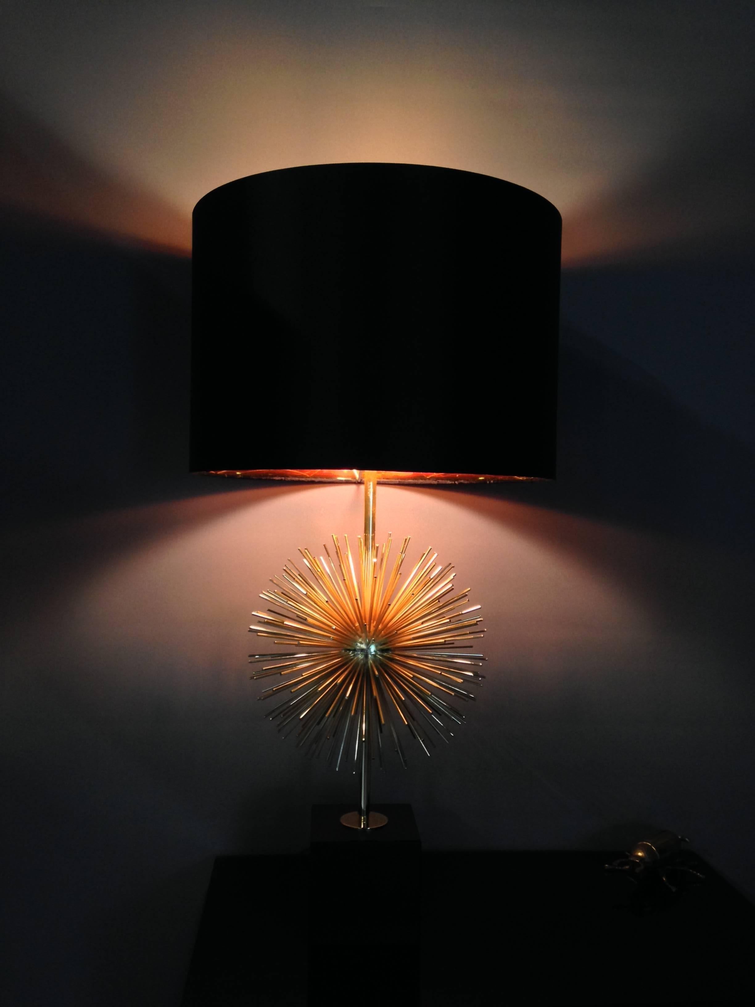 Superb golden metal lamp. Beautiful lampshade with a copper-tinted interior.

Diameter of the sputnik 25 cm / 10 inch