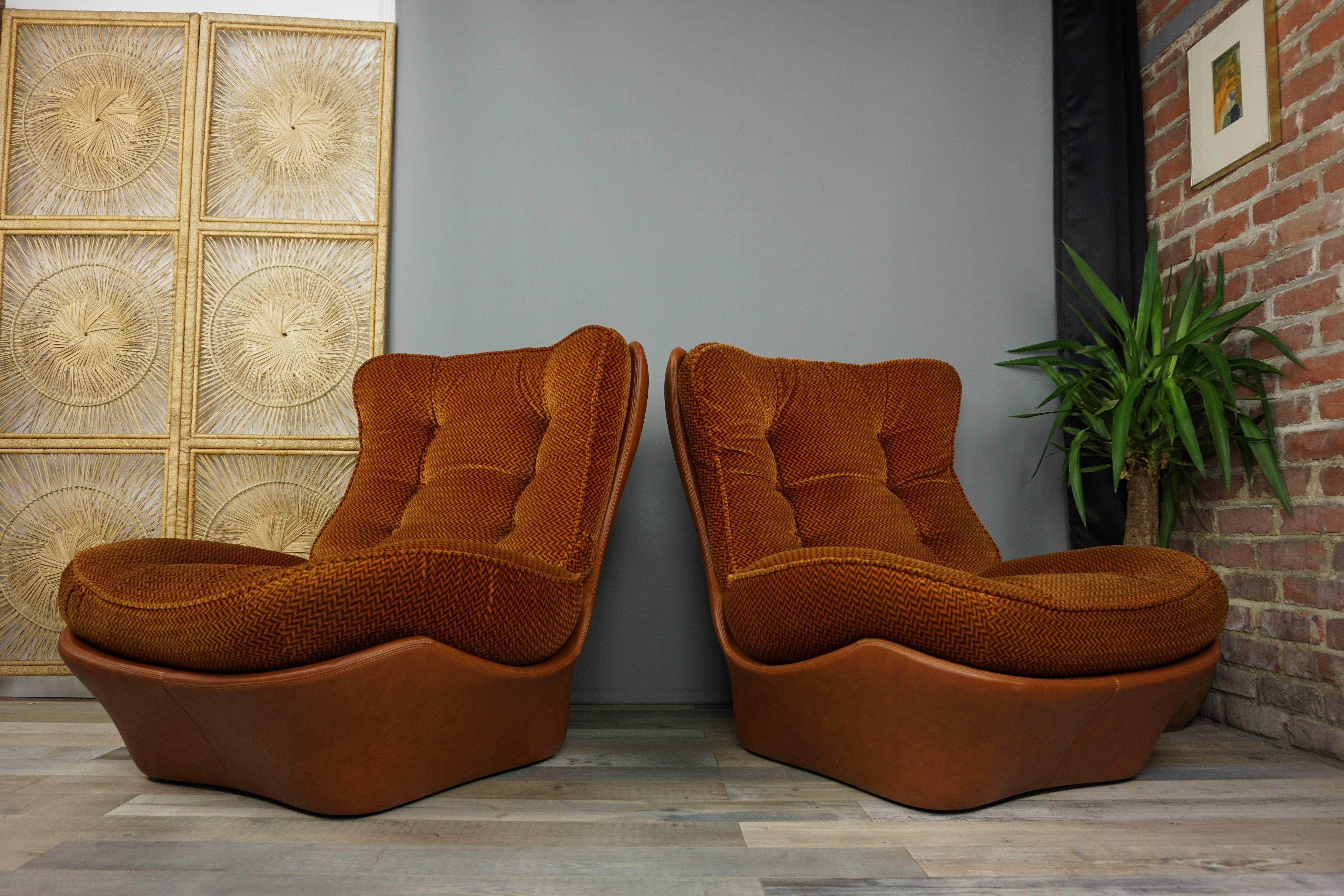 1970s Space Age Sofa and Pair of Armchairs 1