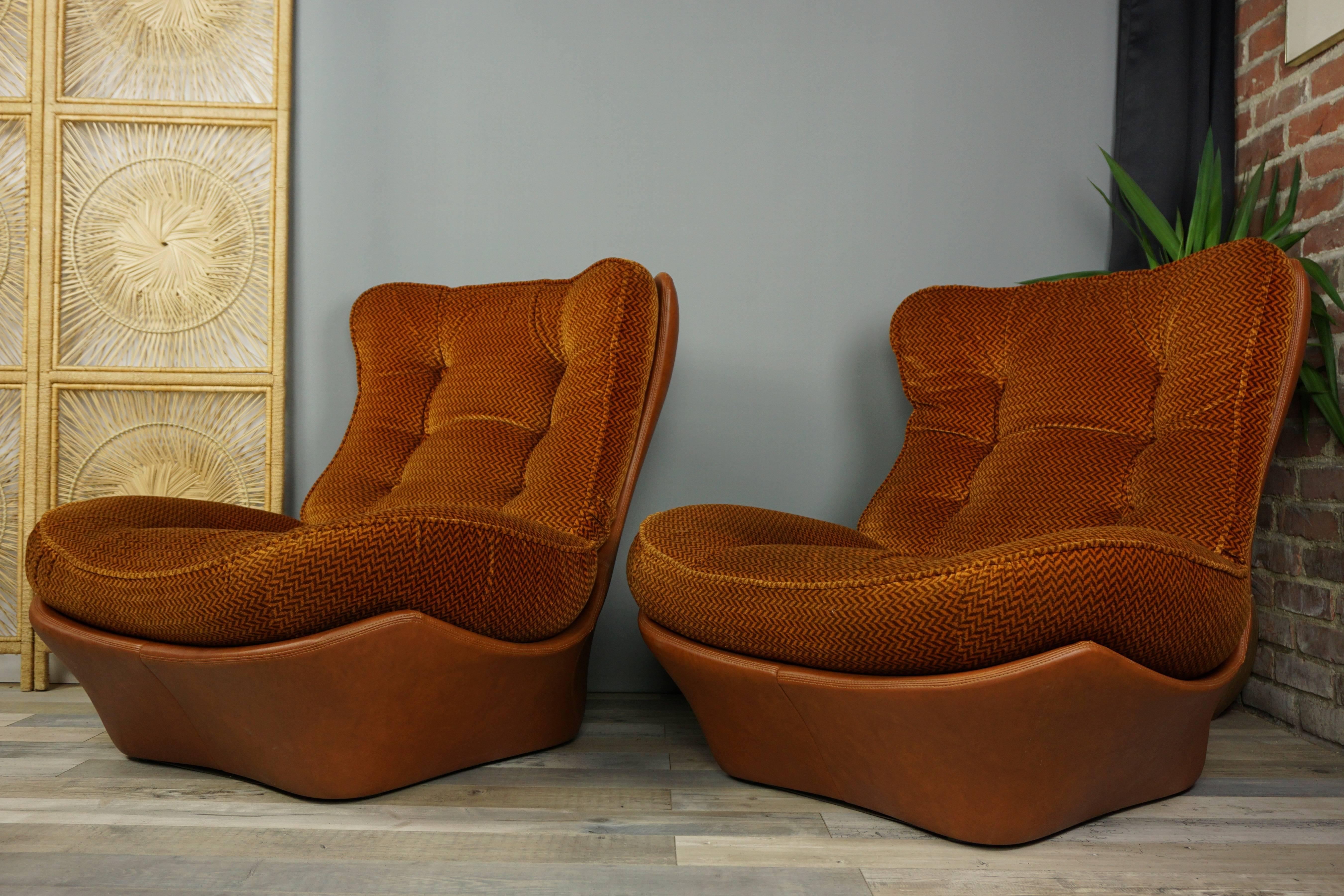 1970s Space Age Sofa and Pair of Armchairs 3