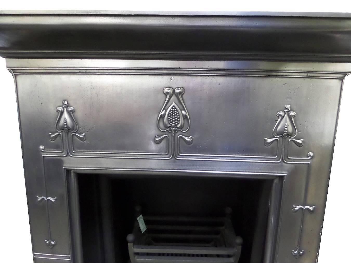 20th Century Art Nouveau Burnished Cast Iron Mantel Fireplace Surround In Excellent Condition In Leicester, Leicestershire