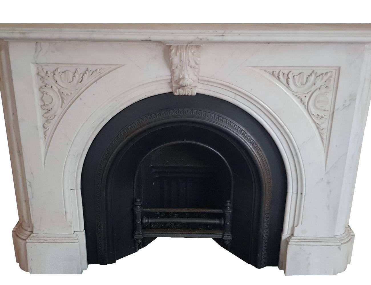 19th Century Large Victorian Arched Carrara Marble Chimney Piece In Excellent Condition For Sale In Leicester, Leicestershire