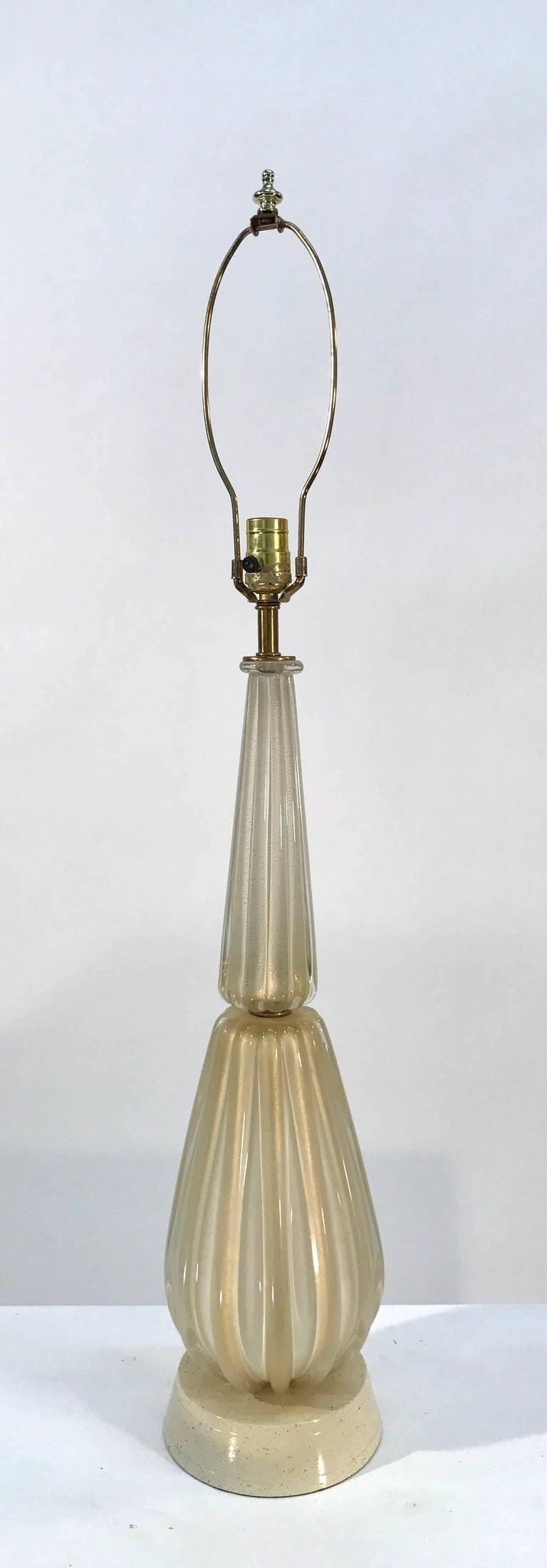 Italian art glass table lamp attributed to Barovier. Measures: 23