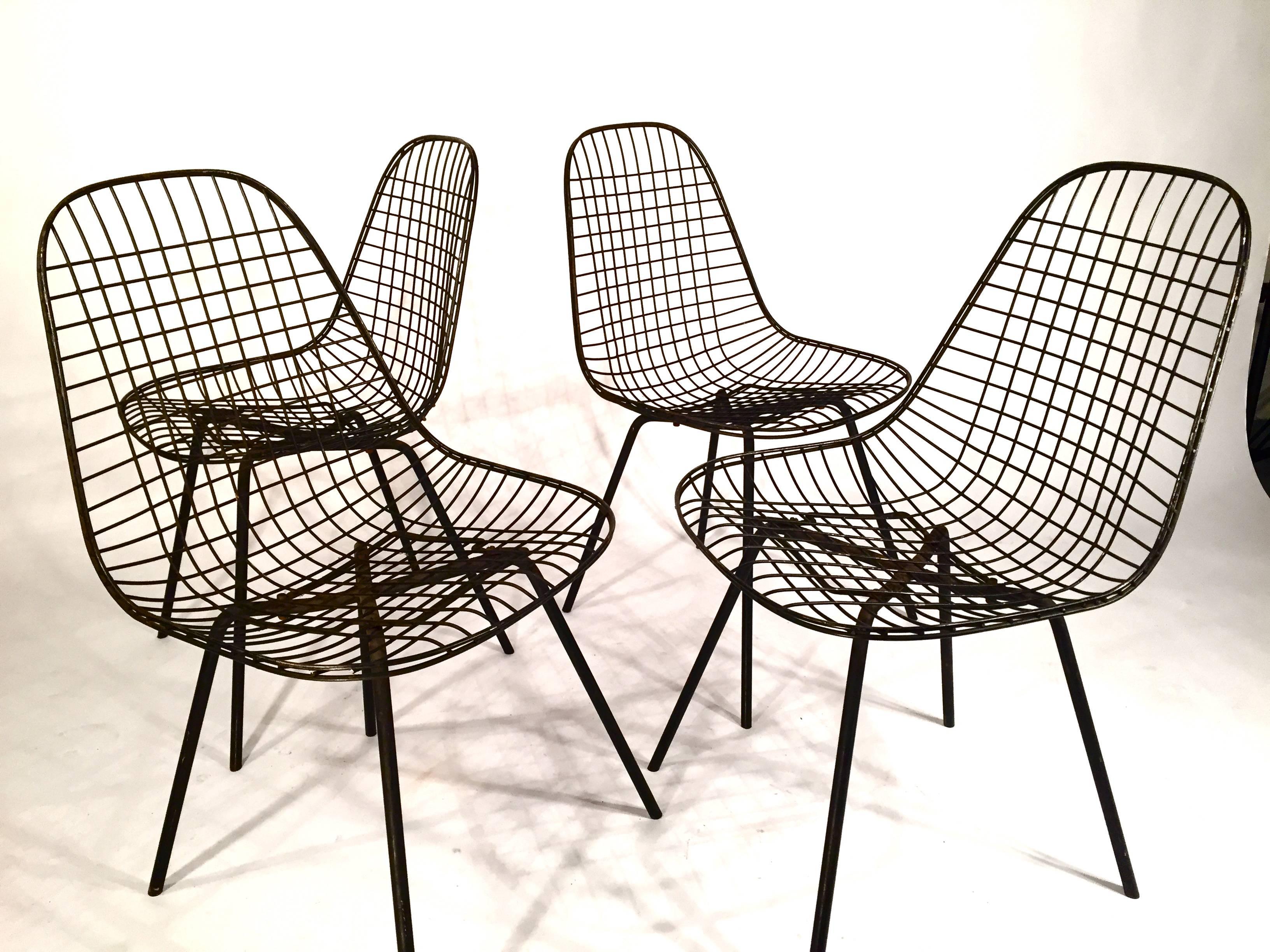 Mid-Century Modern Set of Four Early Charles Eames Wire Chairs, 1950s For Sale