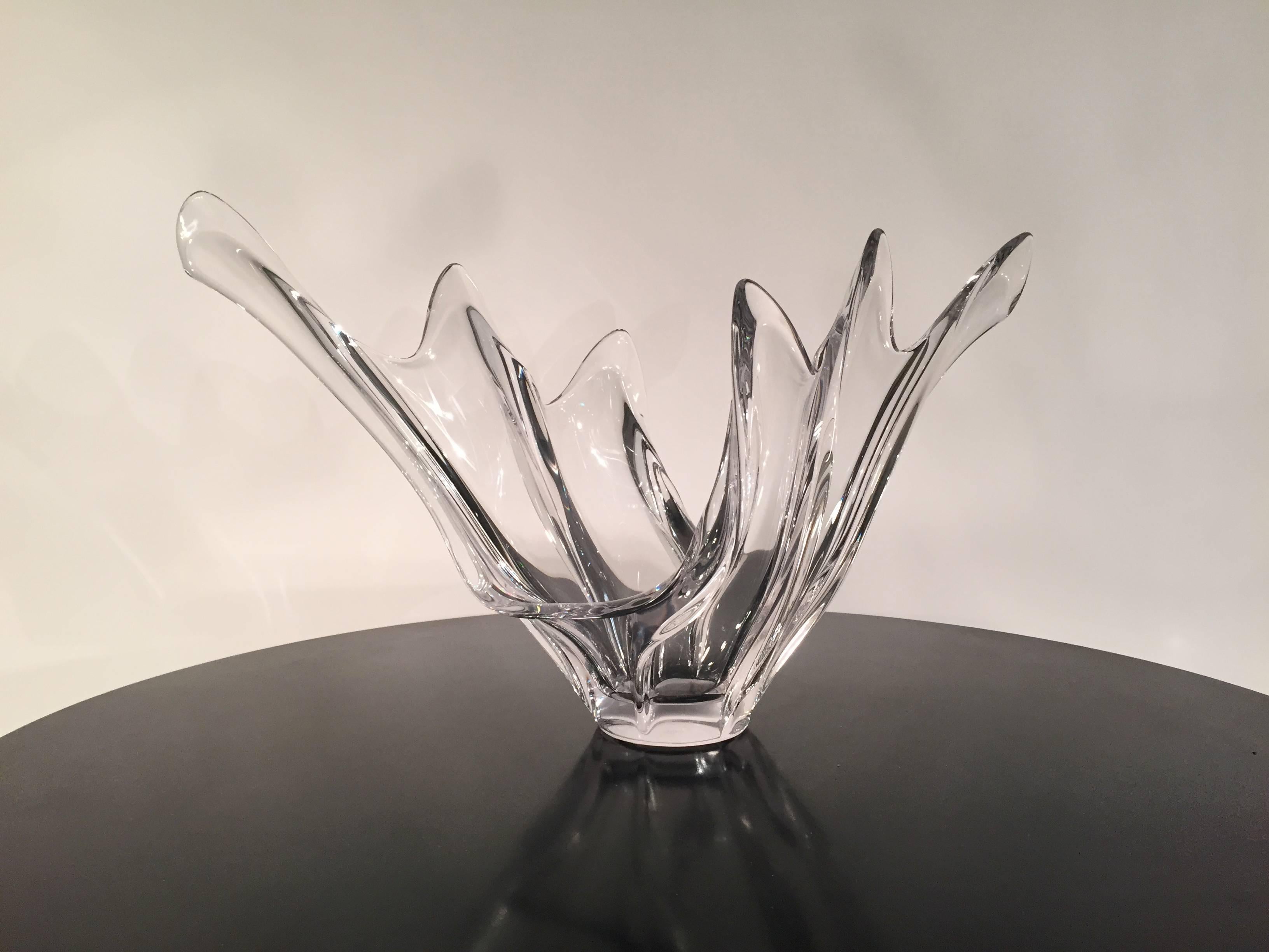 Cofrac Art Verrier French Crystal Centerpiece Bowl In Good Condition For Sale In Lake Success, NY