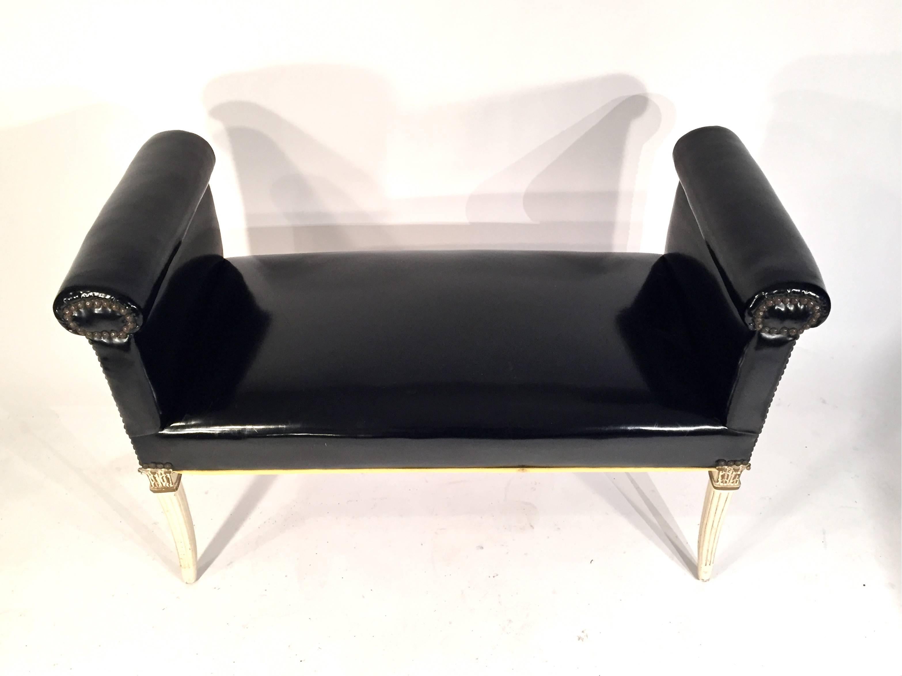 Window Seat Bench in Patent Faux Leather In Good Condition For Sale In Lake Success, NY