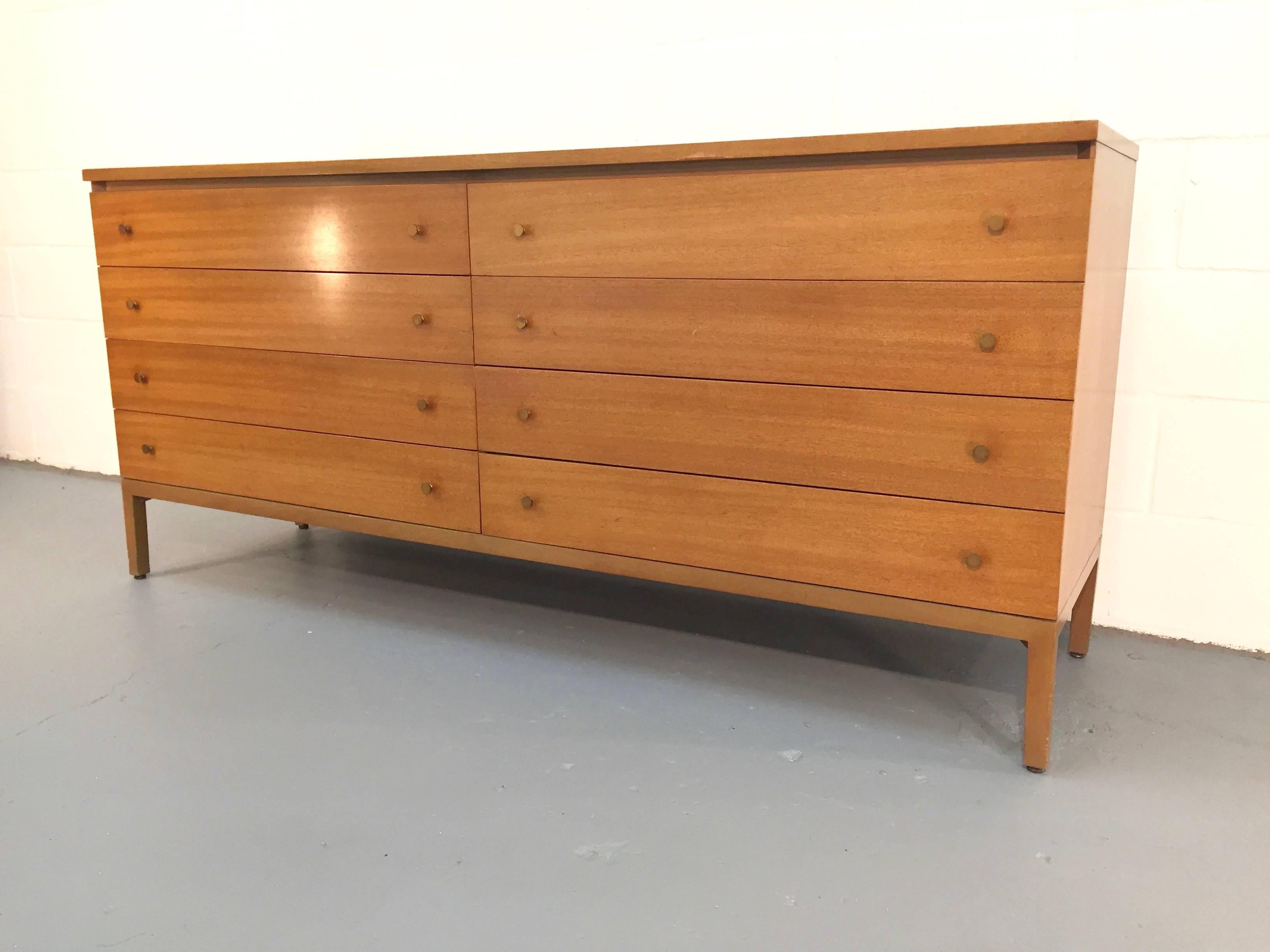Mid-20th Century Chest of Drawers with Brass Pulls by Paul McCobb for Calvin For Sale