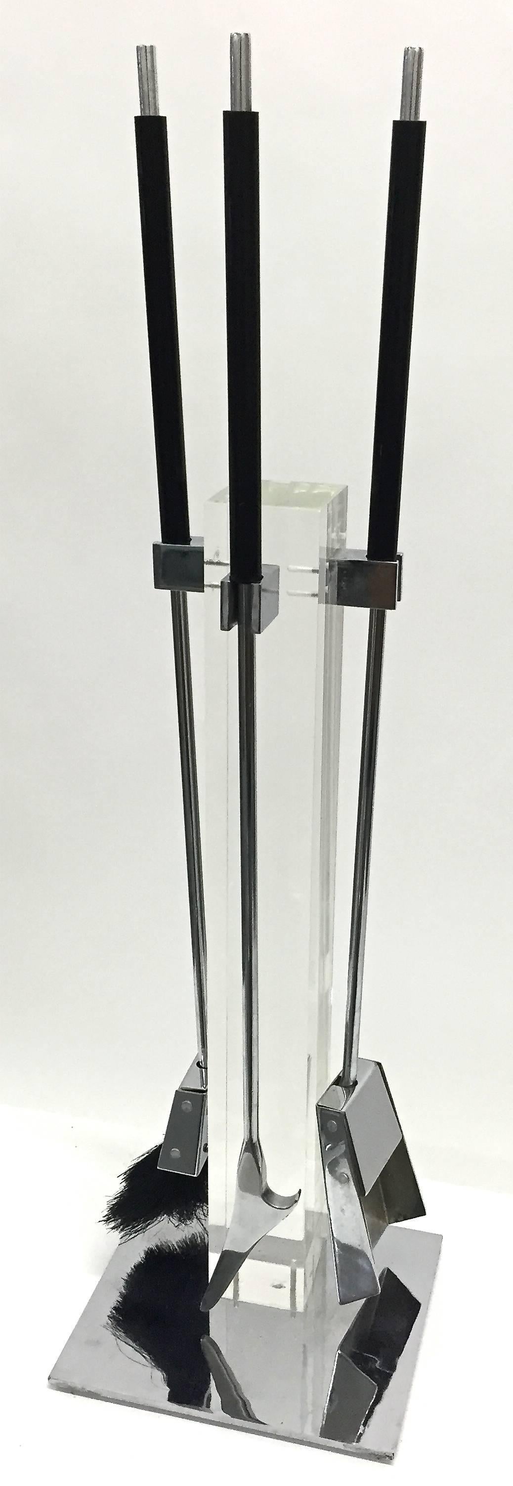 Fireplace tool set in lucite and chrome, Italy 1970s.