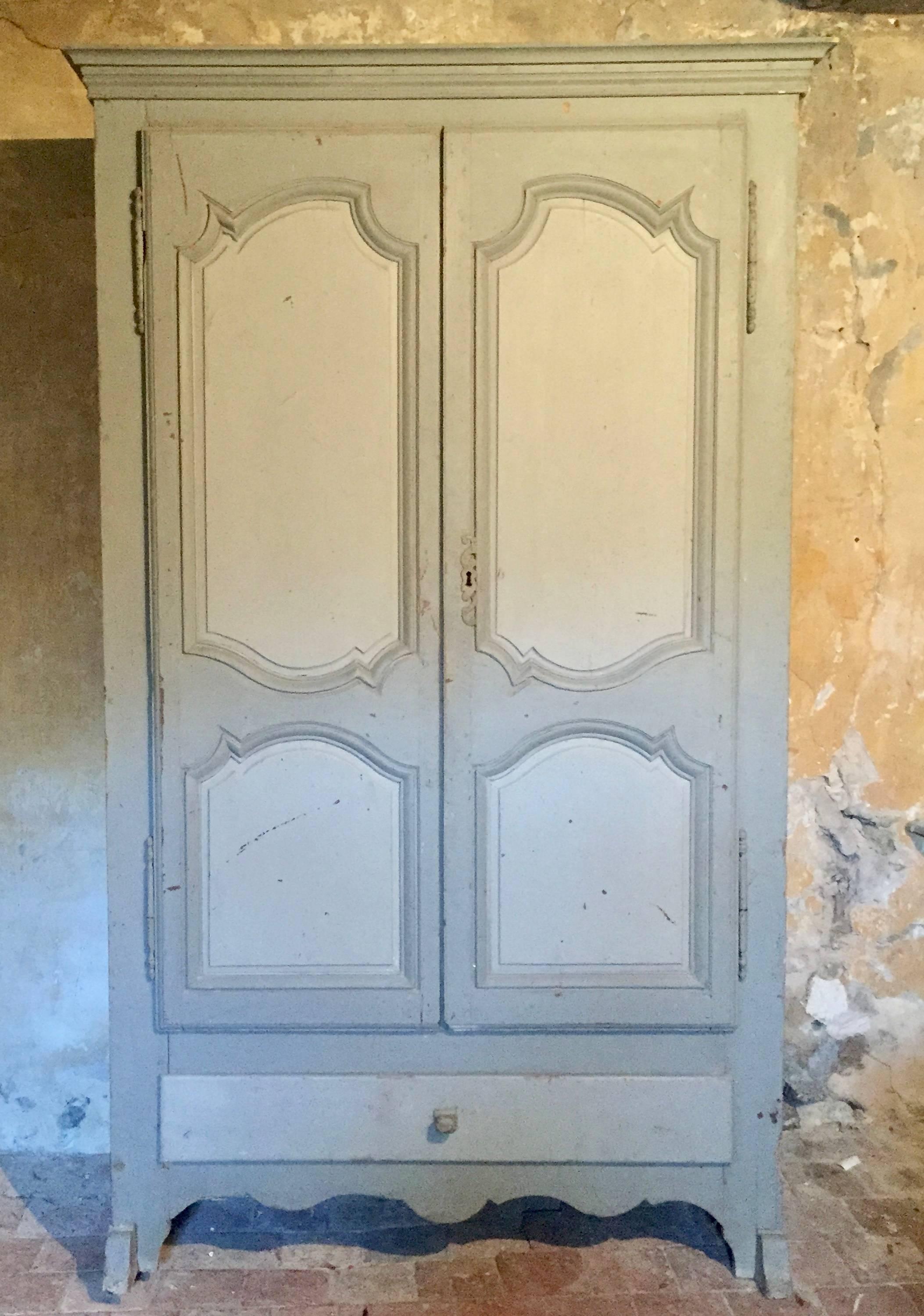 Louis XV 18th Century Charming Provençale Cupboard For Sale