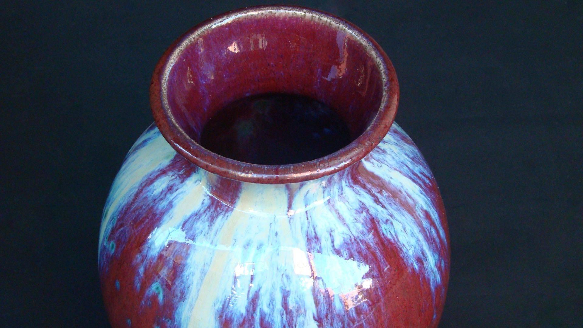Handsome red glazed ceramic vase by Frédéric Kiefer, circa 1930.

Signed 