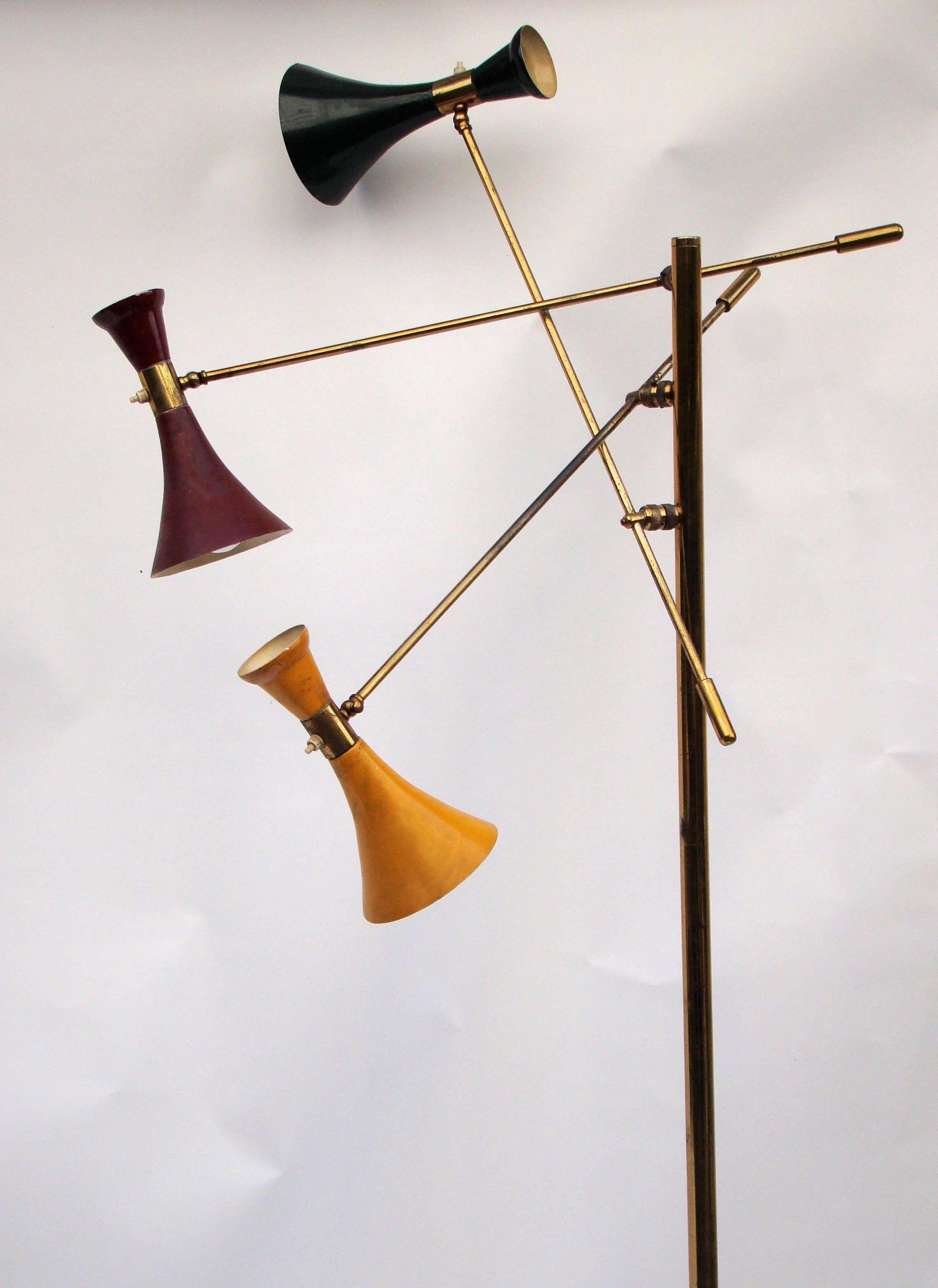Italian floor lamp in brass and bronze for the base including three adjustable arms in lacquered sheet metal for the lampshade, circa 1950.