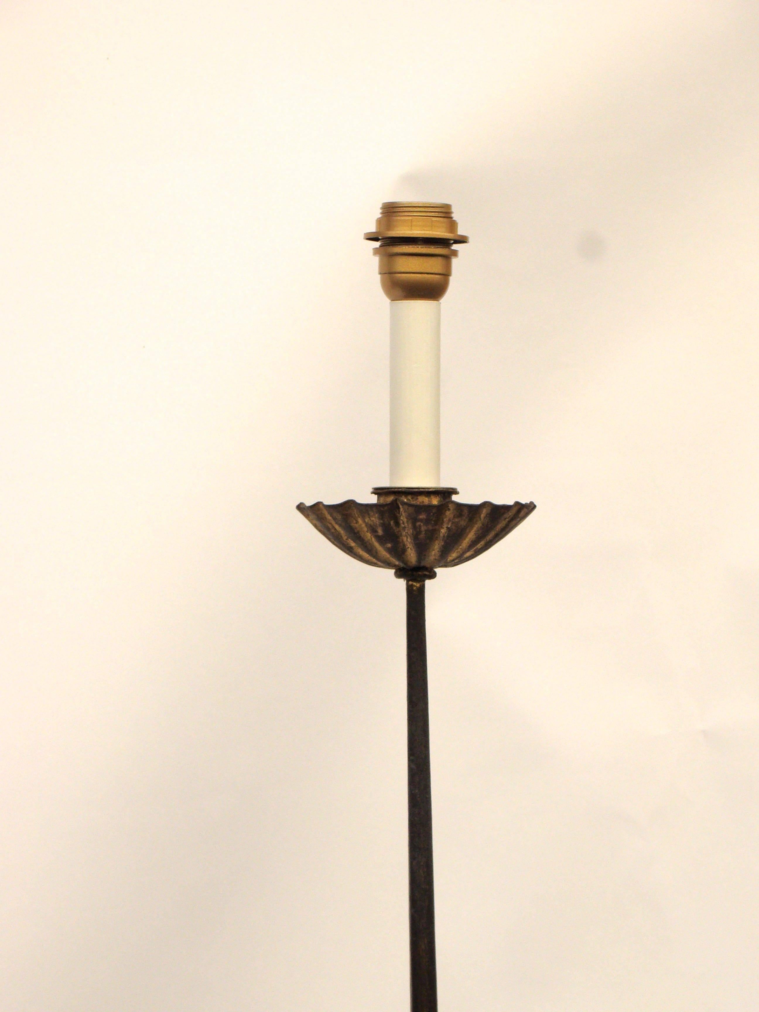 1960s French Golden Wrought Iron Floor Lamp In Good Condition For Sale In Saint-Ouen, FR