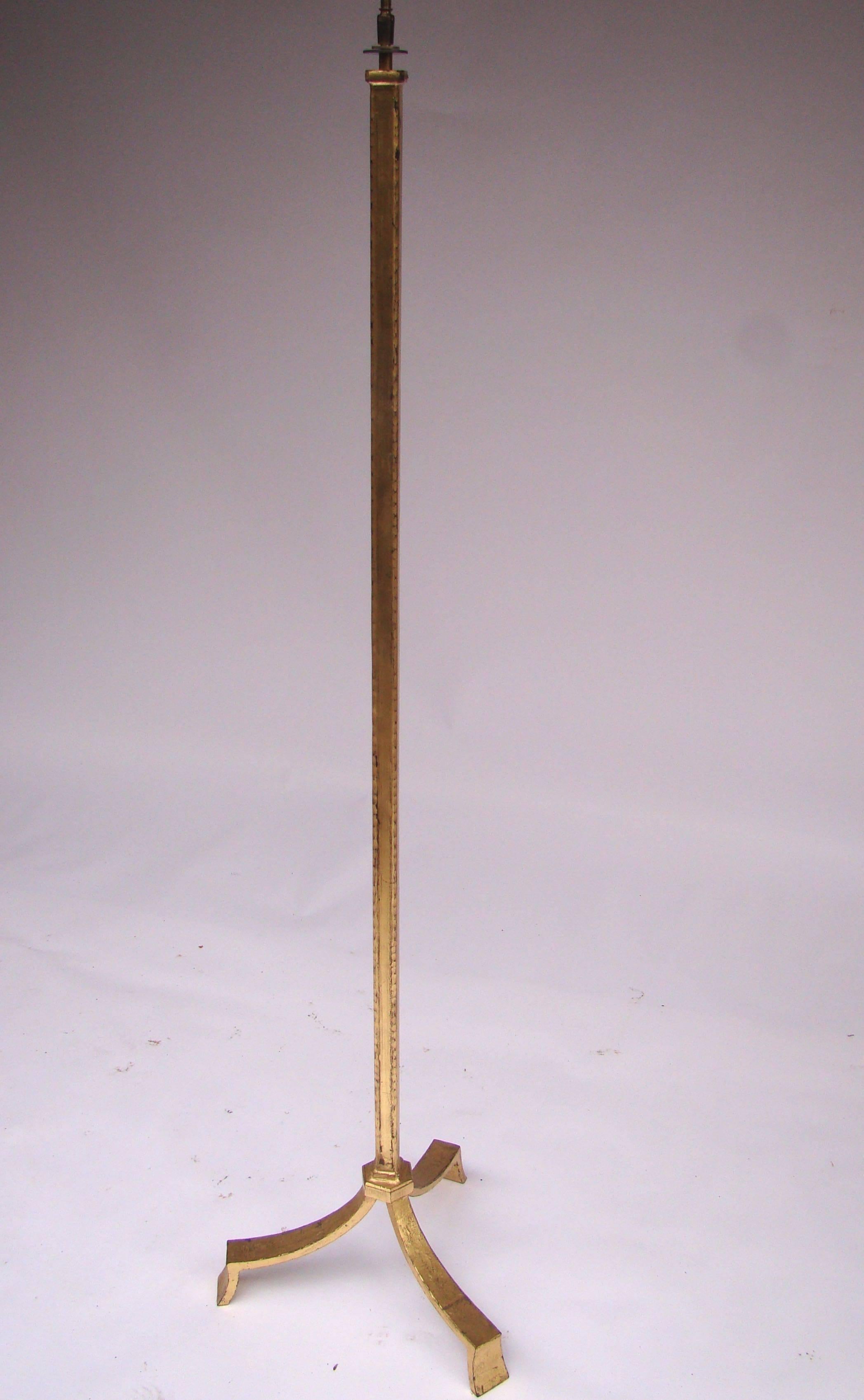 Floor lamp in gold leaf gilded wrought iron by Maison Ramsay, circa 1940.
Signed under one leg (visible on the last picture).