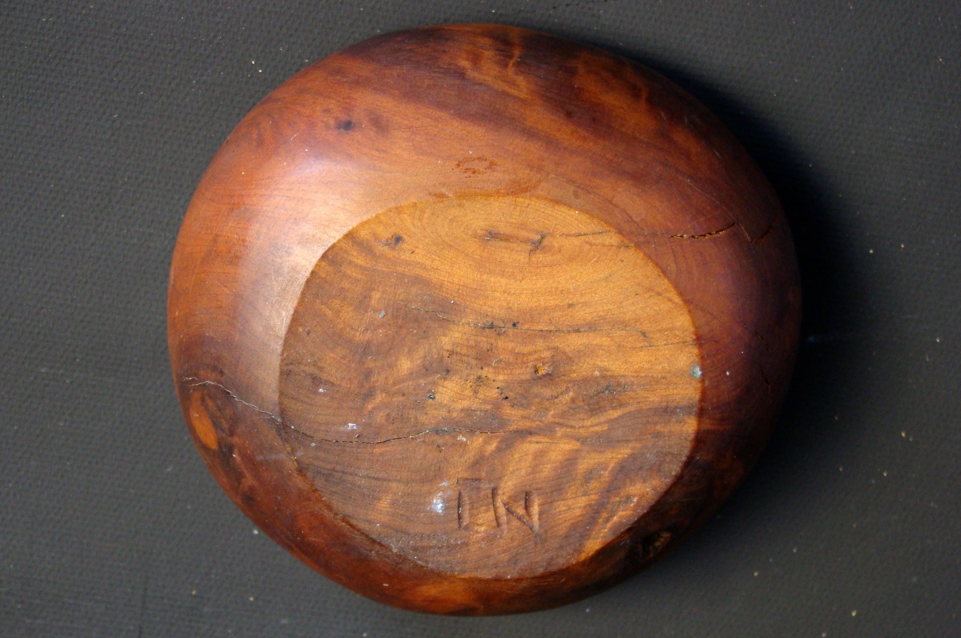 Refined walnut burl bowl by Odile Noll, circa 1950.

Signed "ON".