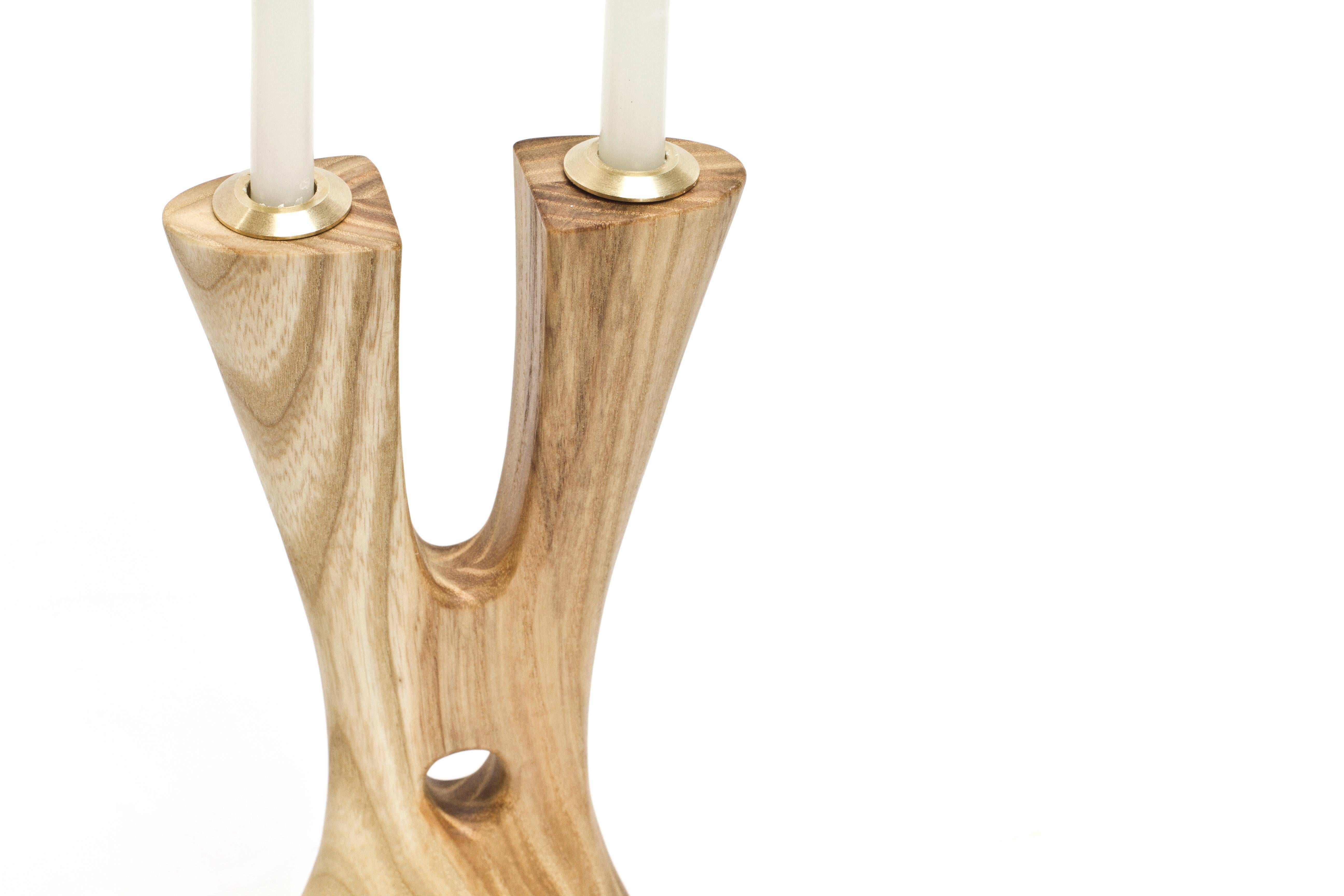 Mastodon-Kerzenleuchter aus geölter Esche und Messing von Noah Norton für Wooda im Zustand „Neu“ im Angebot in Omro, WI