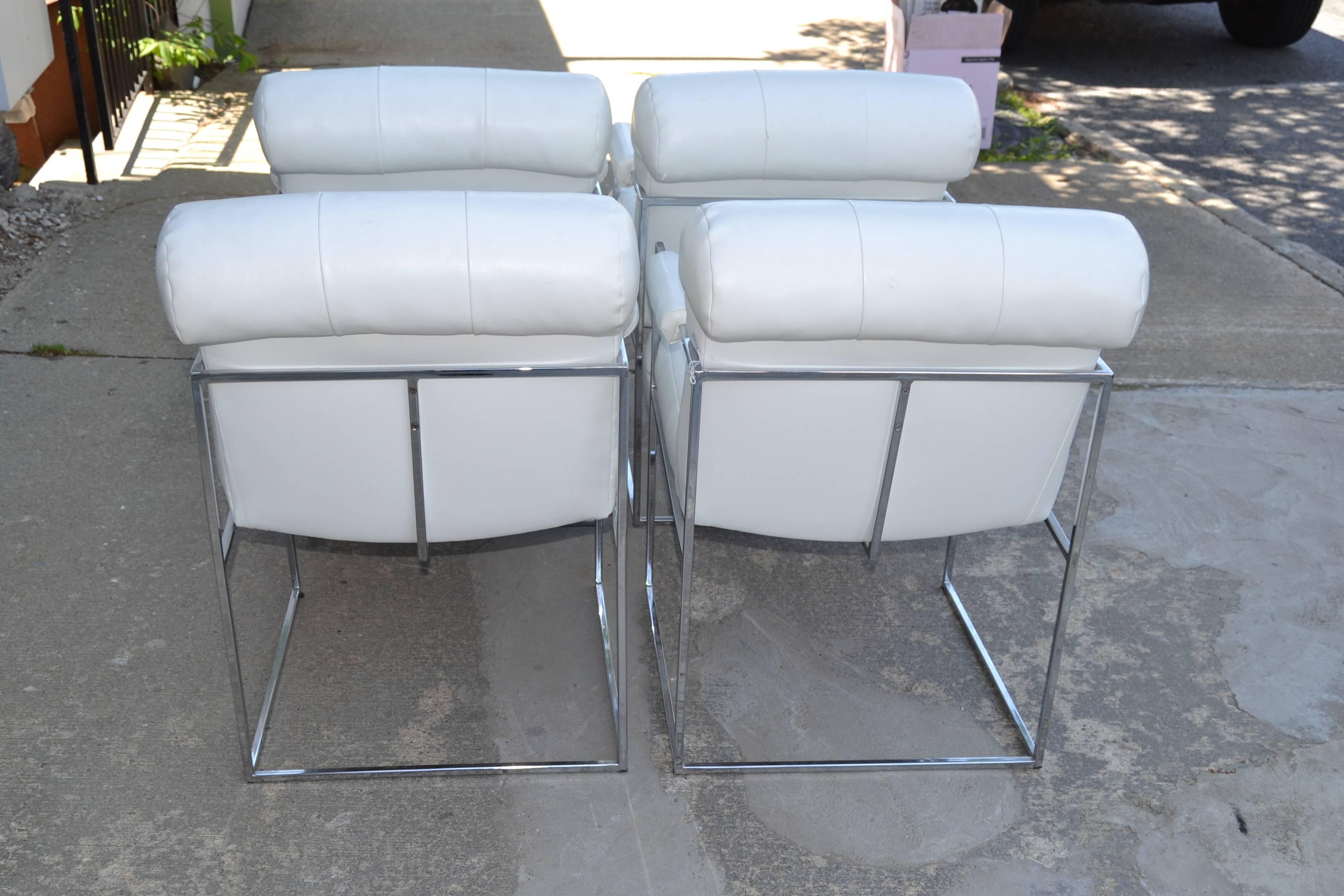 Mid-Century Modern Set of Four Mid-Century Dining Armchairs in White Naugahyde by Milo Baughman For Sale