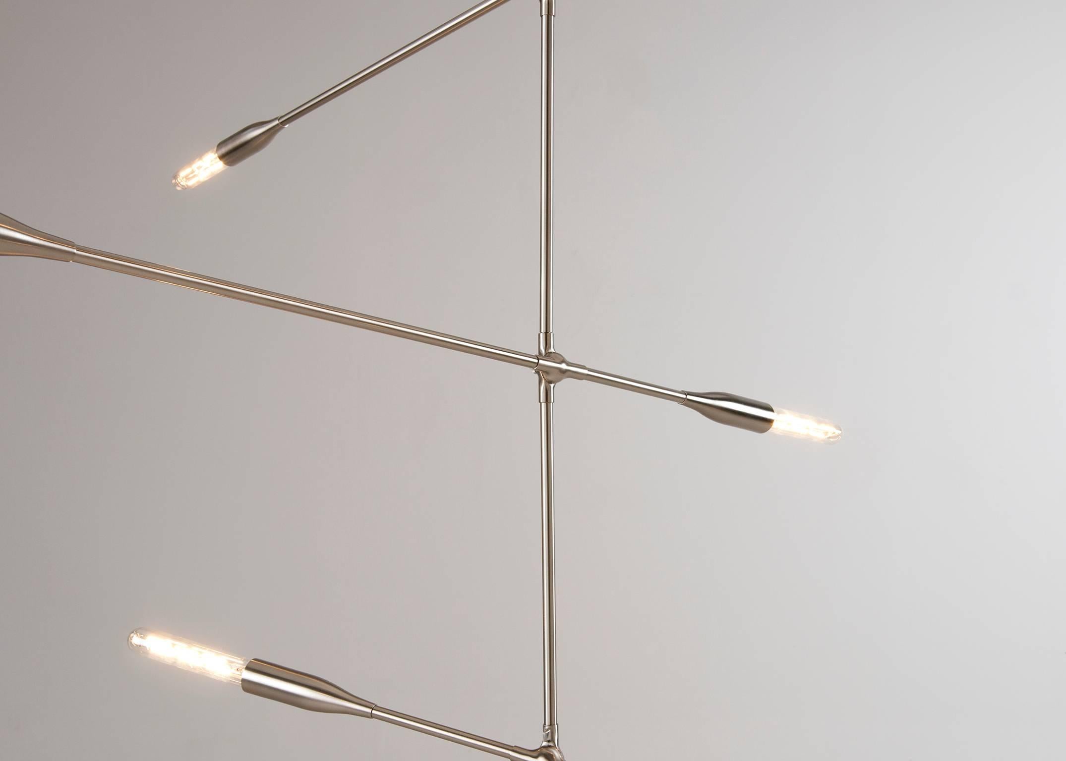 Laiton Luminaire contemporain à trois bras Sorenthia, fabriqué sur-mesure par le Studio DUNN en vente