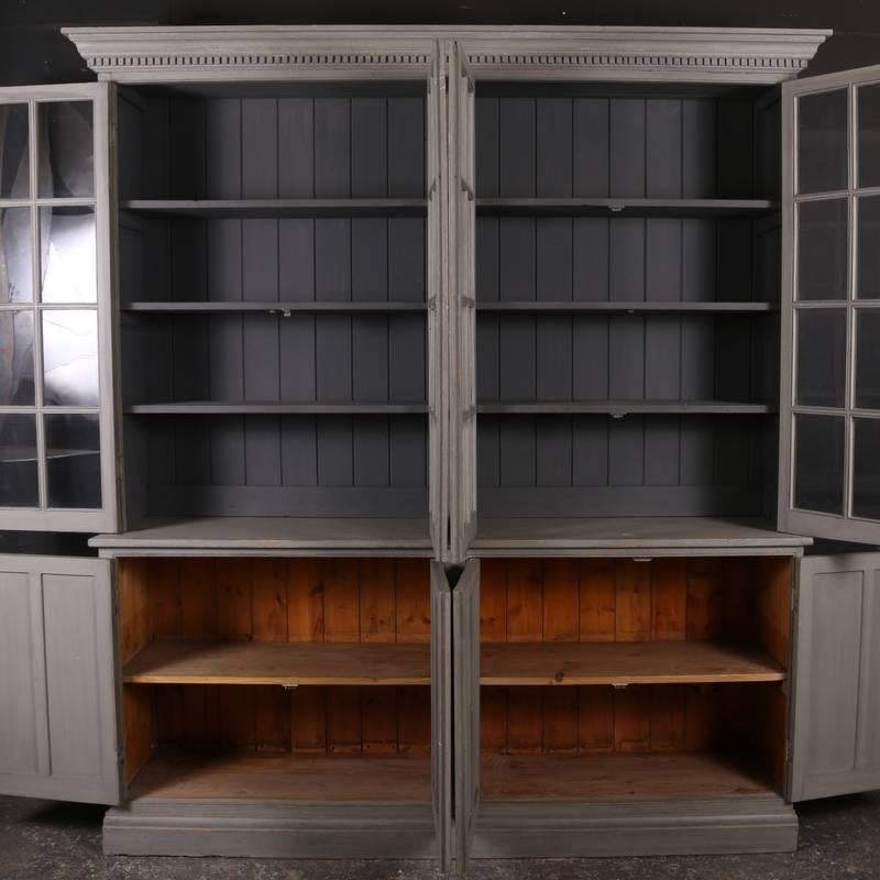 19th century English painted glazed bookcase, 1860

Dimensions
83.5 inches (212 cms) wide
19.5 inches (50 cms) deep
91.5 inches (232 cms) high.



    