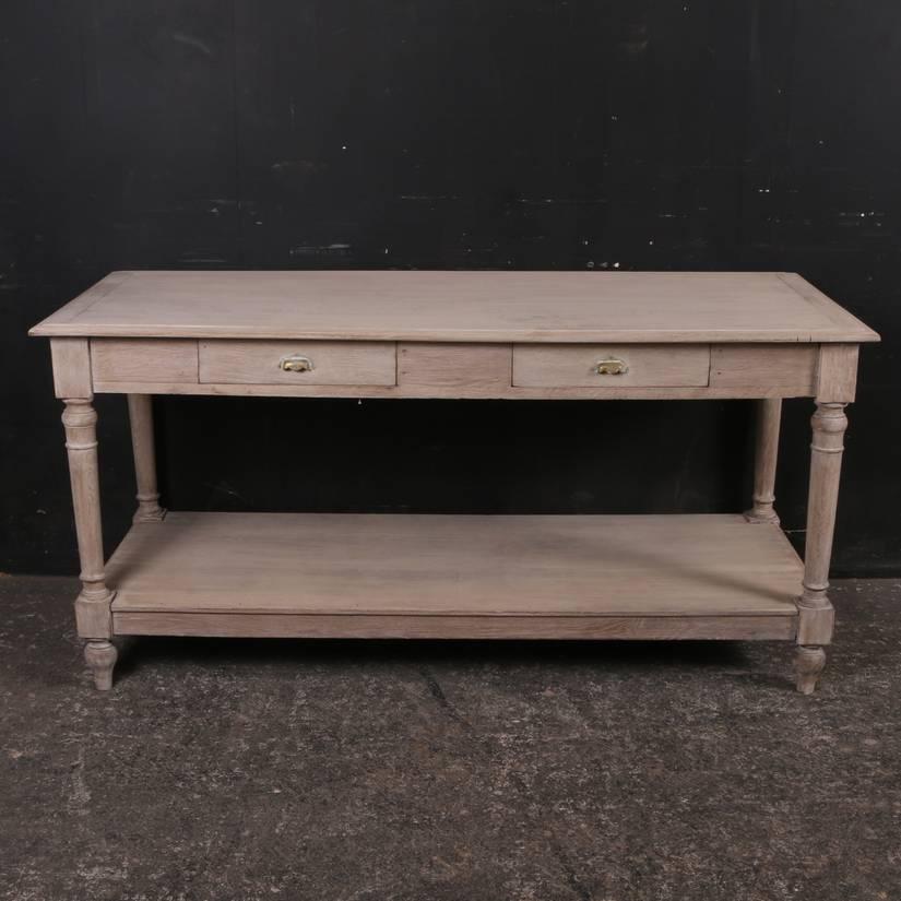 Good 19th century French bleached oak drapers table, 1880 

Dimensions
67 inches (170 cms) wide
27.5 inches (70 cms) deep
33 inches (84 cms) high.

 