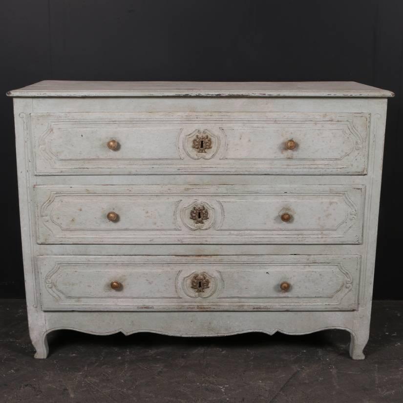 Early 19th century French painted three-drawer commode, 1840

Dimensions
47 inches (119 cms) wide
19.5 inches (50 cms) deep
35.5 inches (90 cms) high.

  