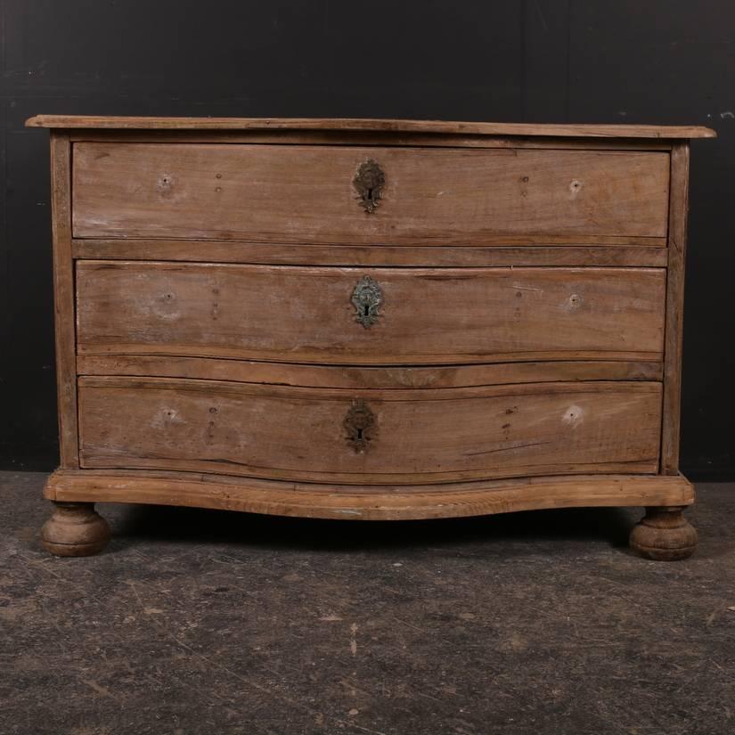 18th century French bleached Walnut serpentine commode, 1760

   

Dimensions
51.5 inches (131 cm) wide
28.5 inches (72 cm deep
33.5 inches (85 cm) high.