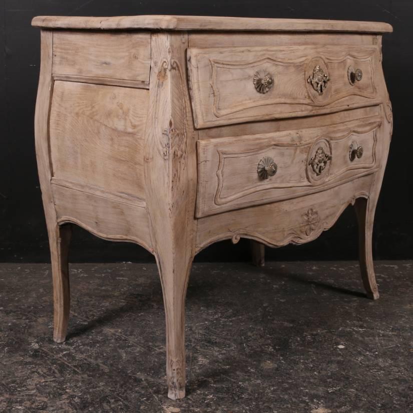 18th Century French Bleached Oak Commode In Good Condition In Leamington Spa, Warwickshire
