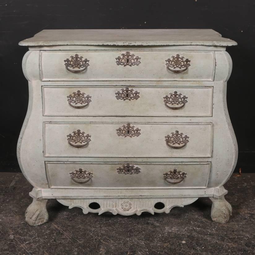 18th century Dutch painted bombe commode, 1790

Dimensions
36 inches (91 cms) wide
20.5 inches (52 cms) deep
33 inches (84 cms) high.

        
