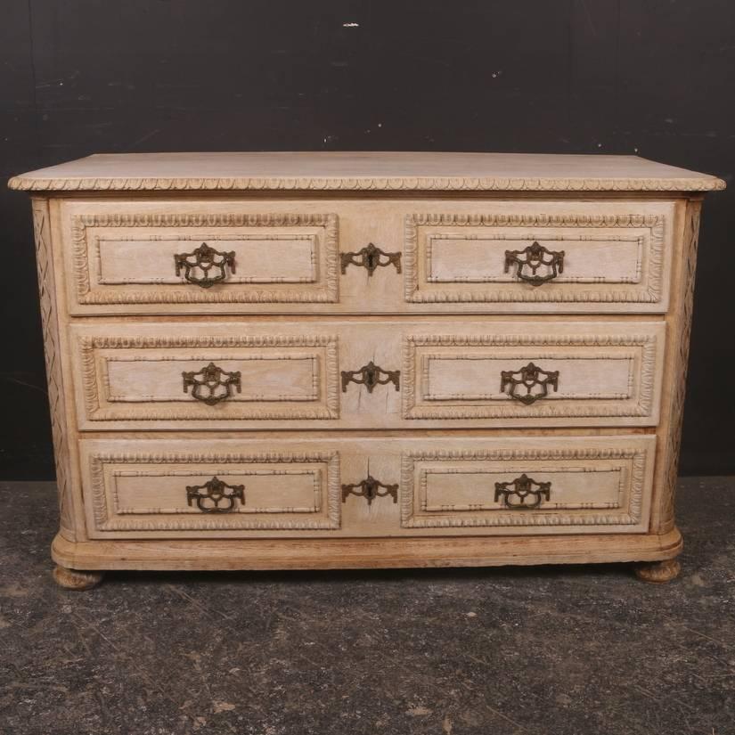 Wonderful 18th Century French Oak Commode In Excellent Condition In Leamington Spa, Warwickshire