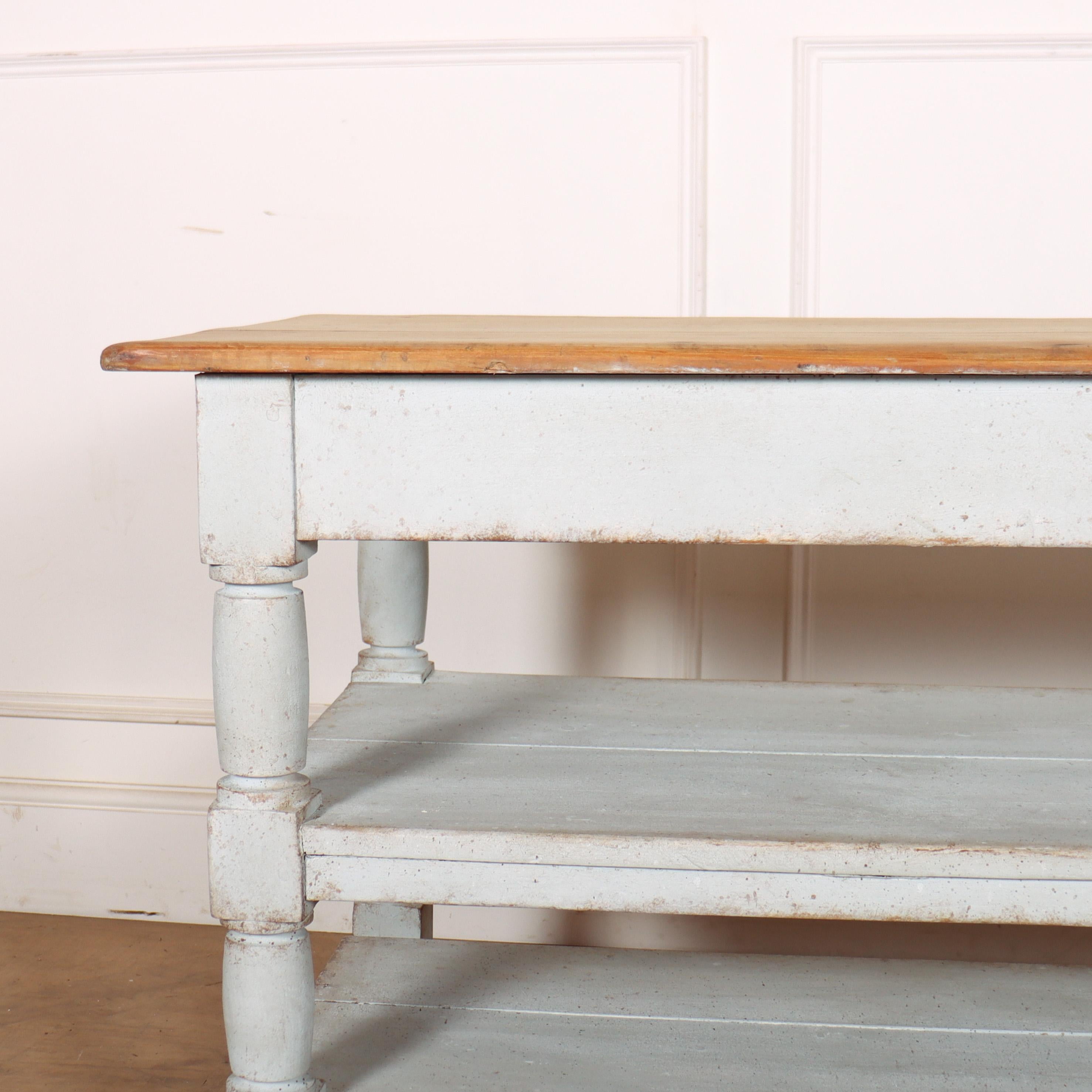 Small 19th C drapers style kitchen island. Really useful size. 1860.

Clearance for lower shelves is 7
