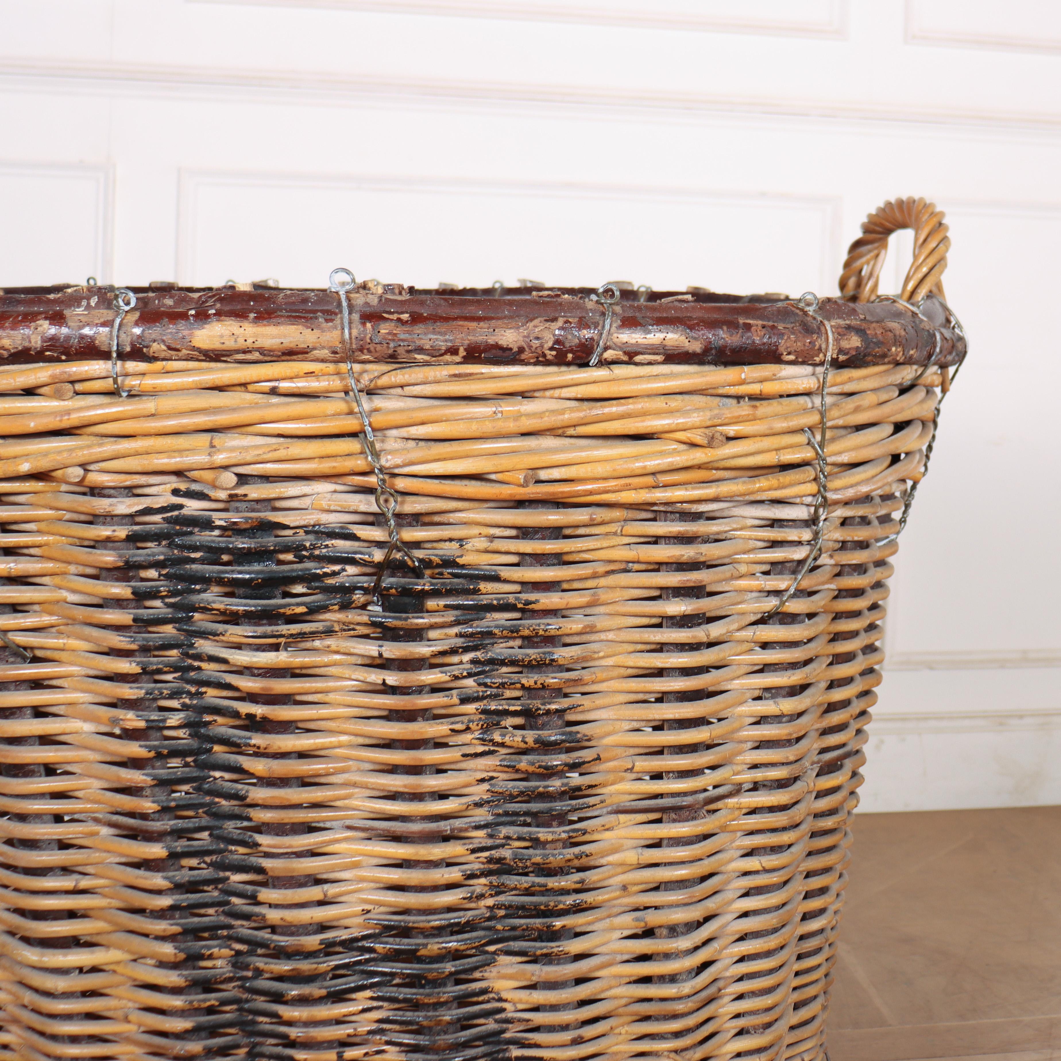 French Log Basket In Good Condition For Sale In Leamington Spa, Warwickshire