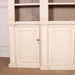 Bücherregal im englischen Landhausstil