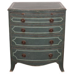 Commode de chevet de style anglais à façade bombée