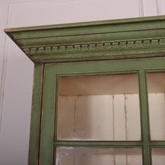 Armoire de cuisine laquée de style anglais