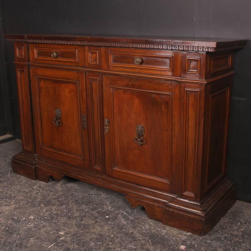 Early 19th century, Italian walnut buffet, 1820



Dimensions
71 inches (180 cms) wide
20 inches (51 cms) deep
46 inches (117 cms) high.
