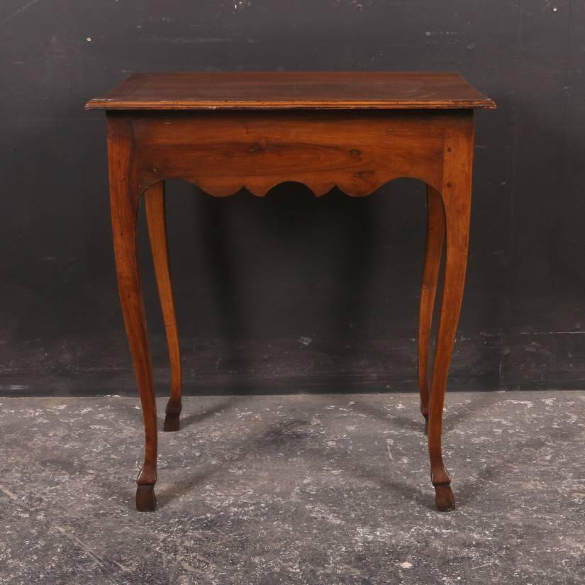 Pretty 19th century French one-drawer walnut lamp table, 1870

Dimensions:
25 inches (64 cms) wide
16.5 inches (42 cms) deep
28.5 inches (72 cms) high.

 