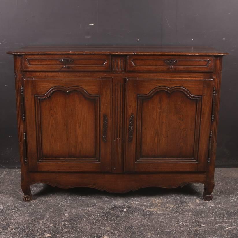 Small early 19th century, French chestnut buffet, 1820

Dimensions
51.5 inches (131 cms) wide
23 inches (58 cms) deep
37 inches (94 cms) high.

  