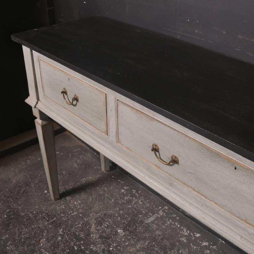 Anglais Serveur peint sur mesure en vente