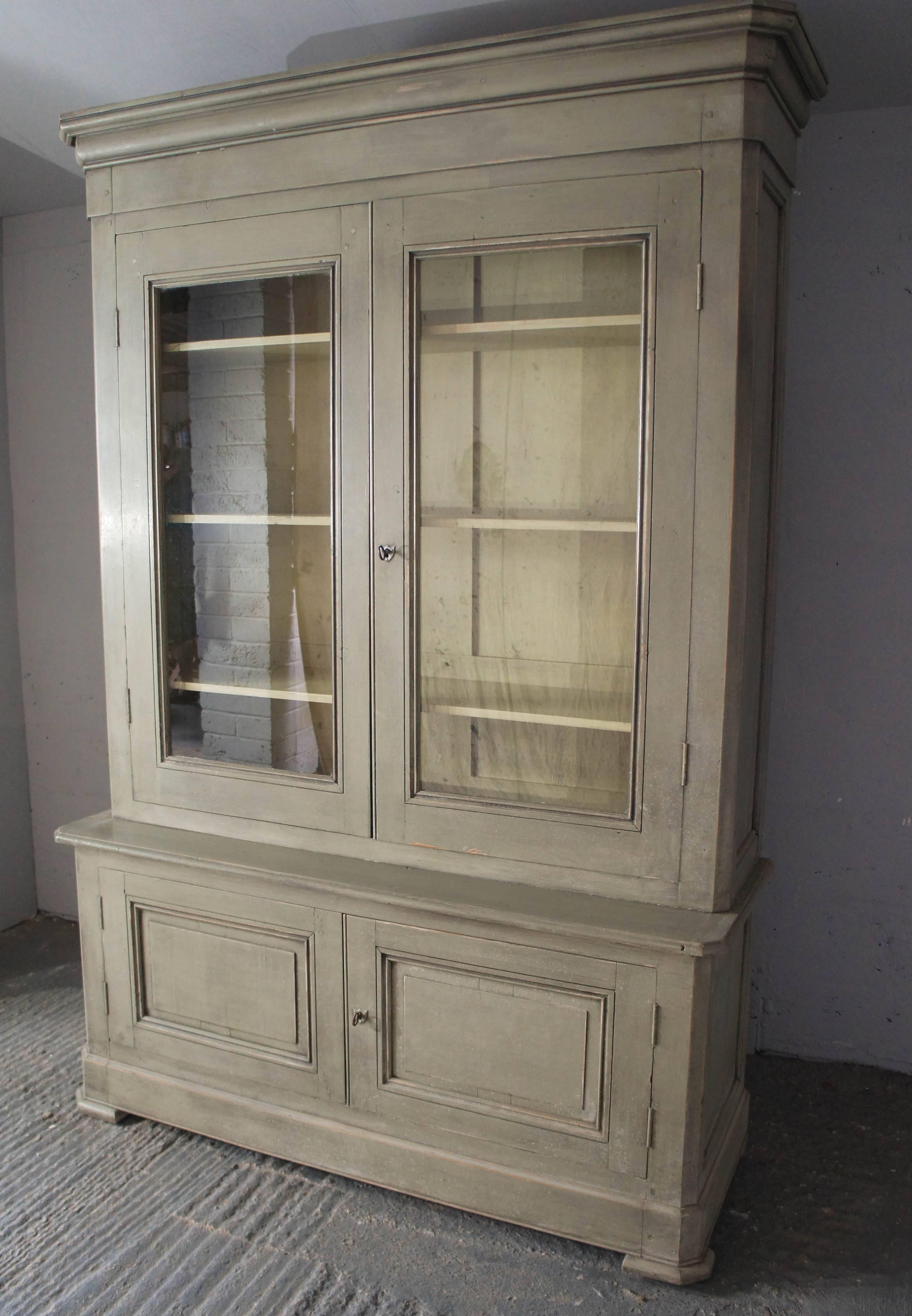 19th Century French Painted Pine Cupboard Bookcase Dresser Display Cabinet  In Good Condition For Sale In Culverthorpe, Lincs
